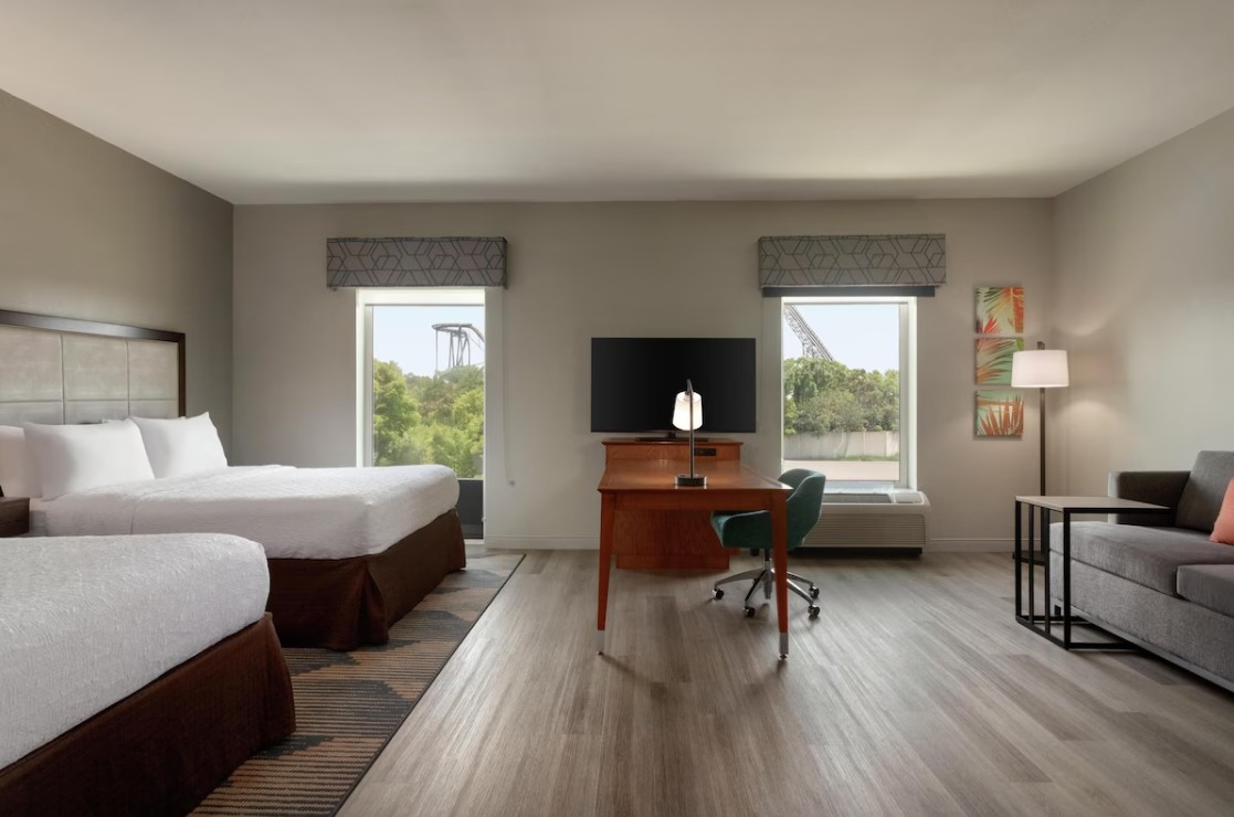 Studio Two Queen Beds