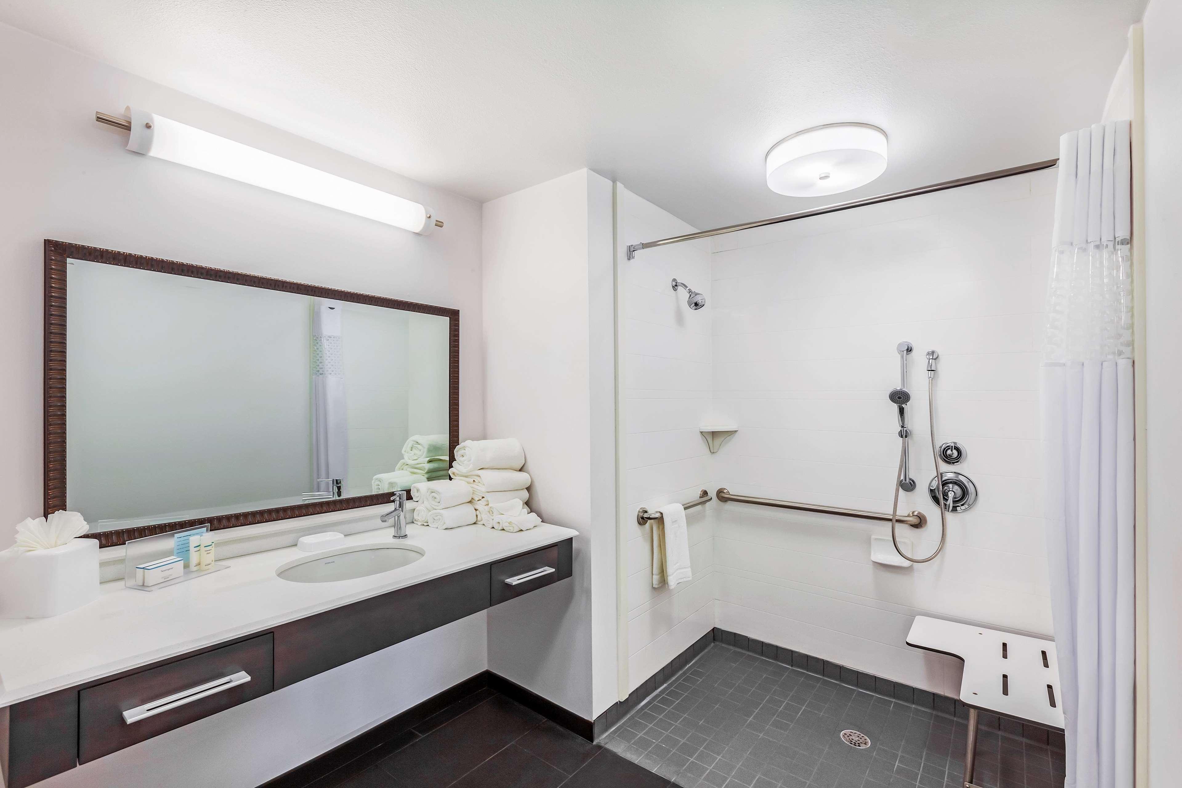 Studio Two Queen Beds Non Smoking