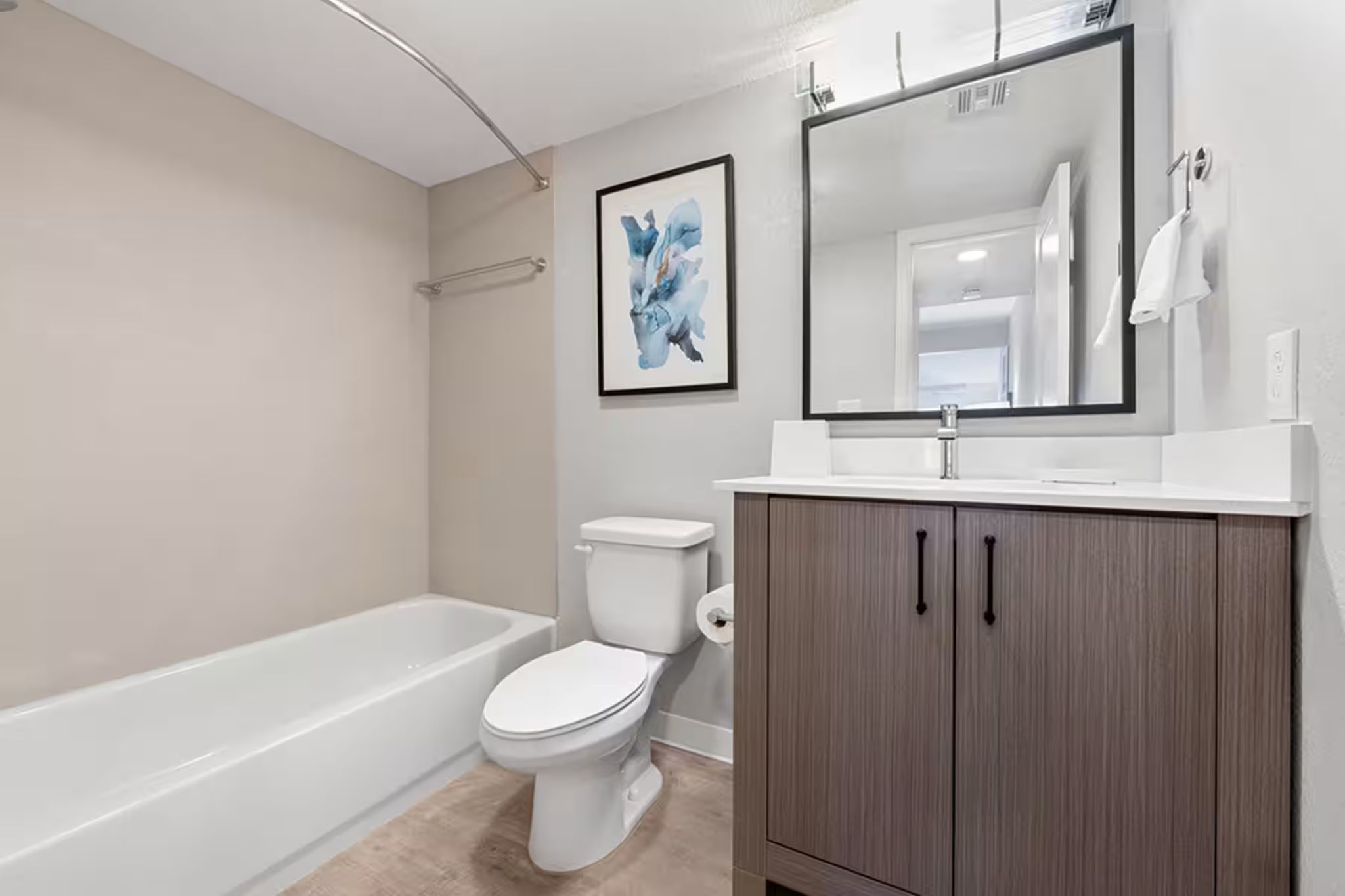 Studio Accessible King Size Bed