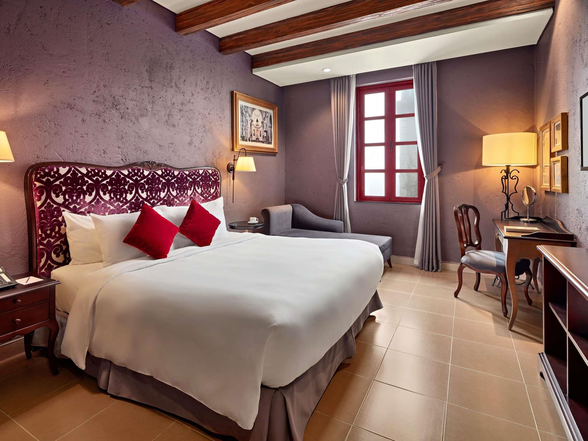 Double Deluxe King Bed
