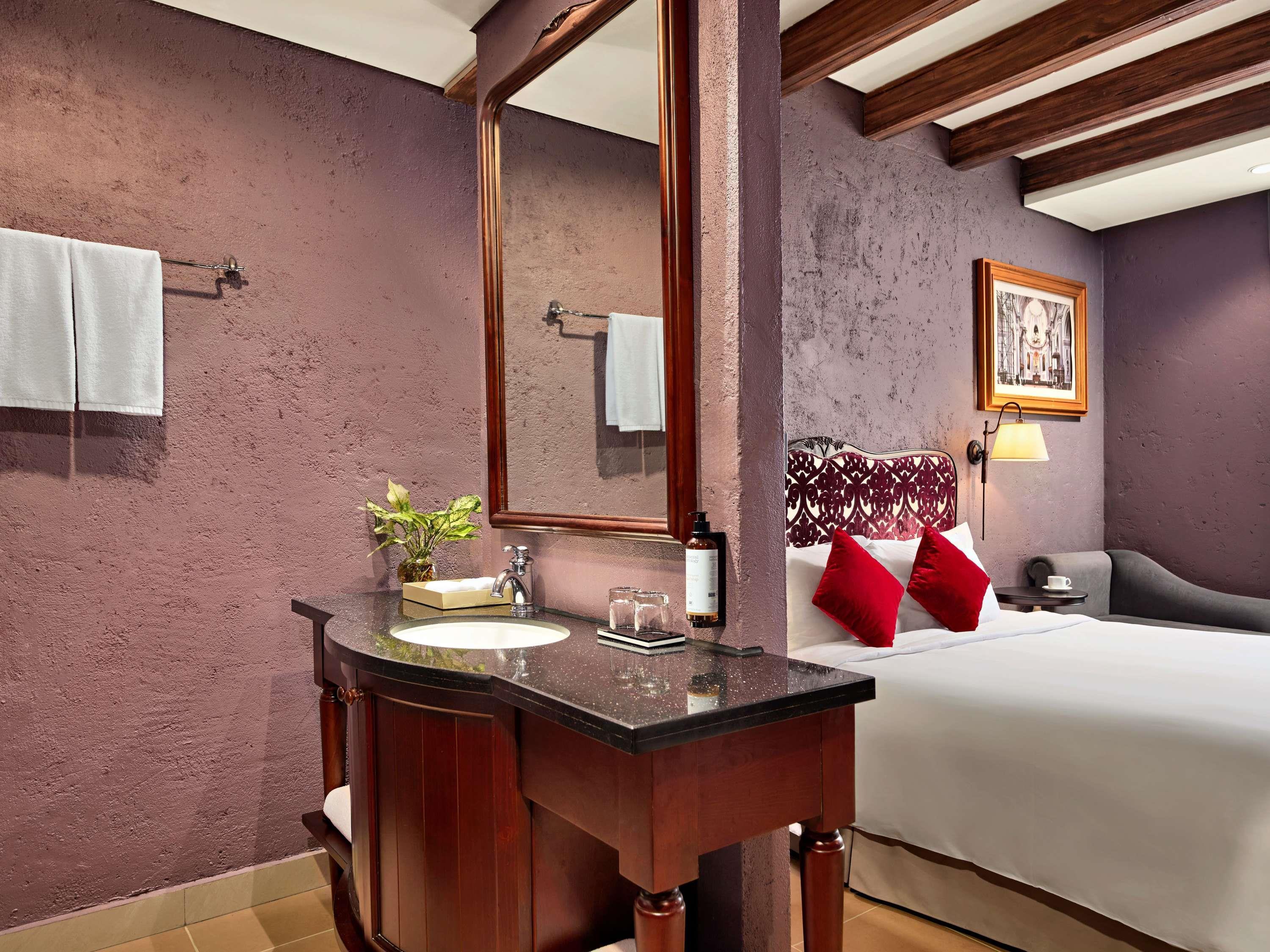Double Deluxe King Bed