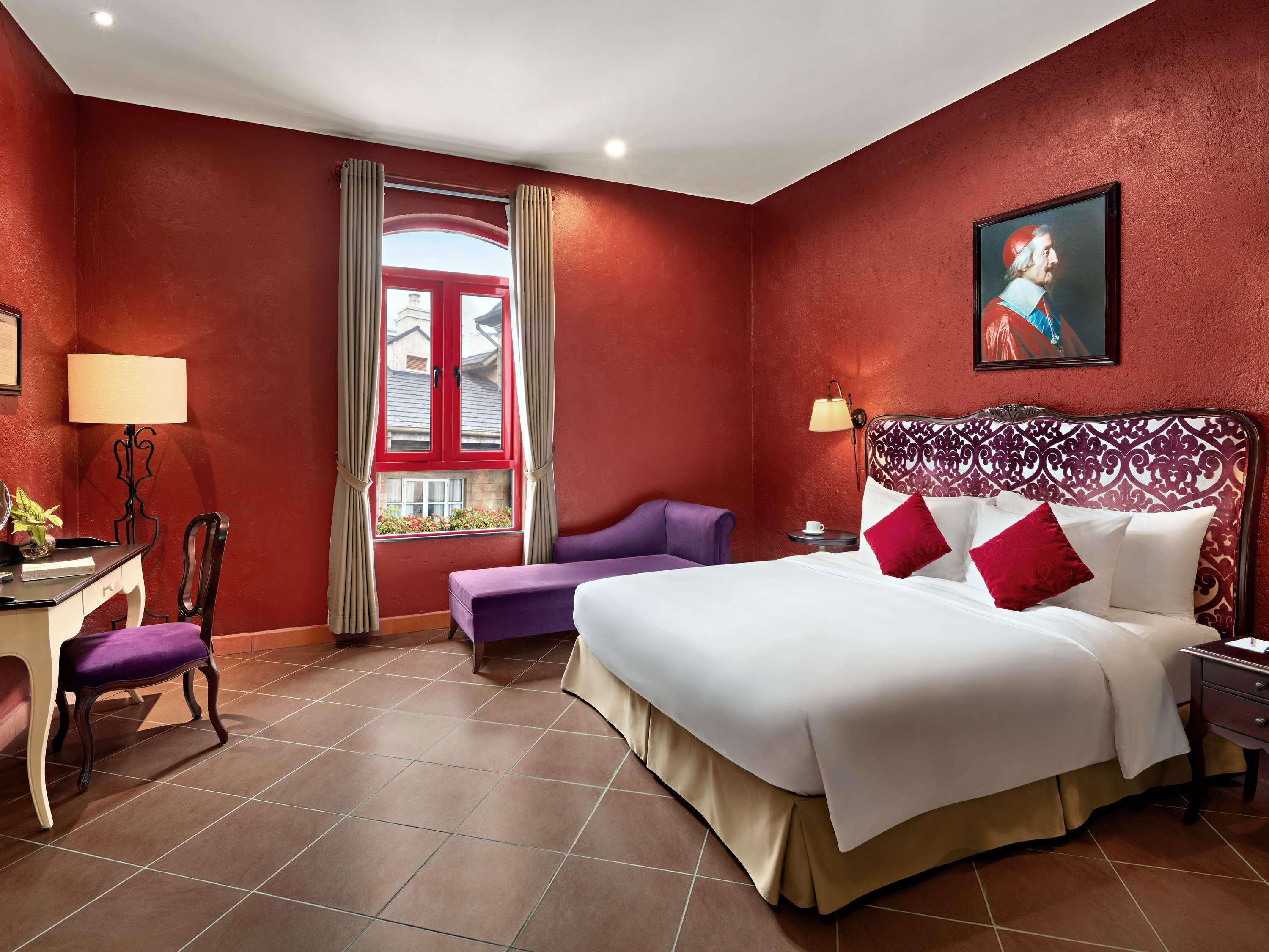 Double Deluxe King Bed