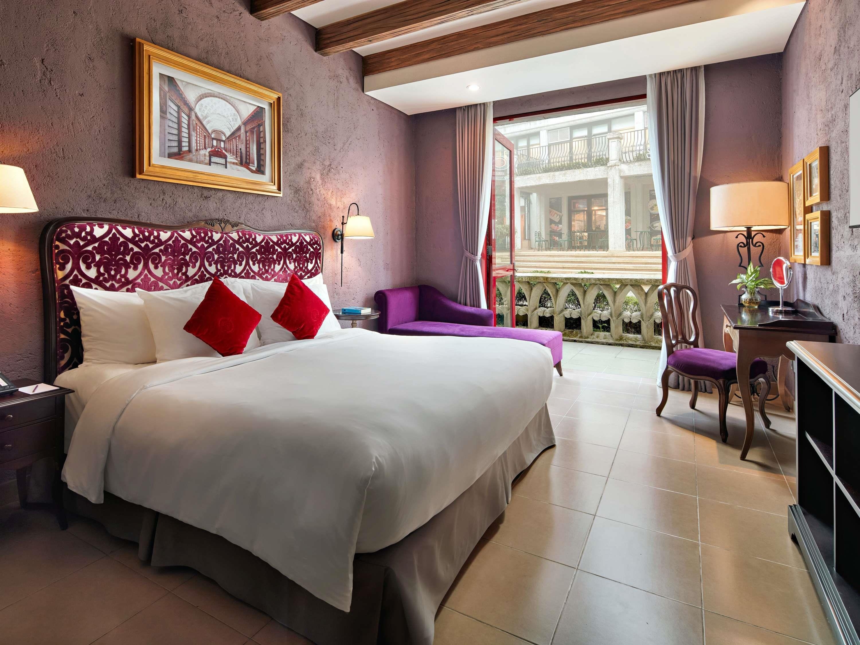 Double Deluxe King Bed