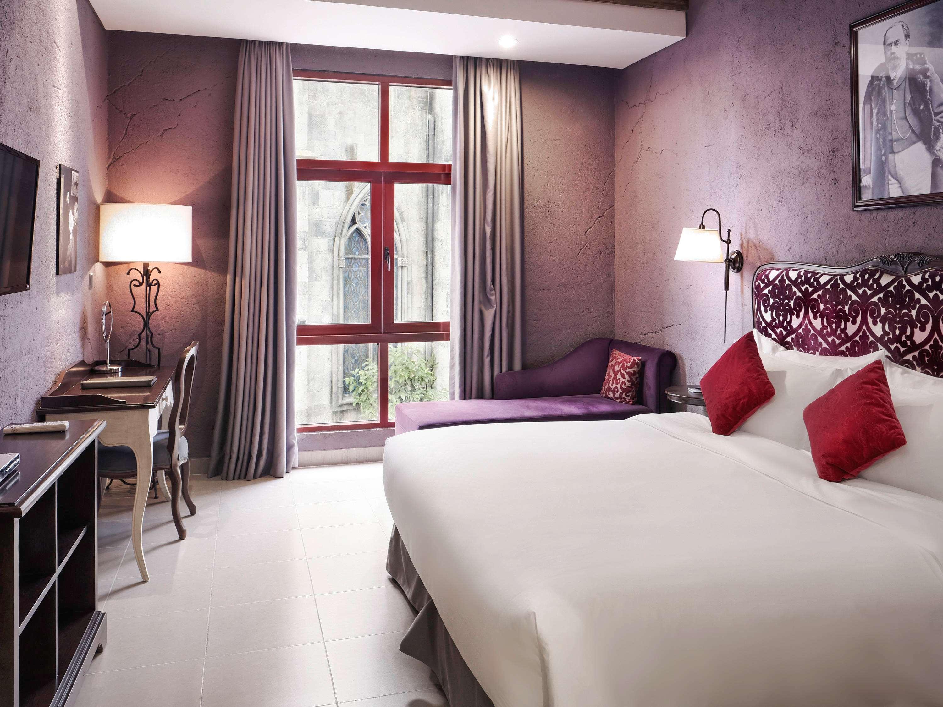 Double Deluxe King Bed