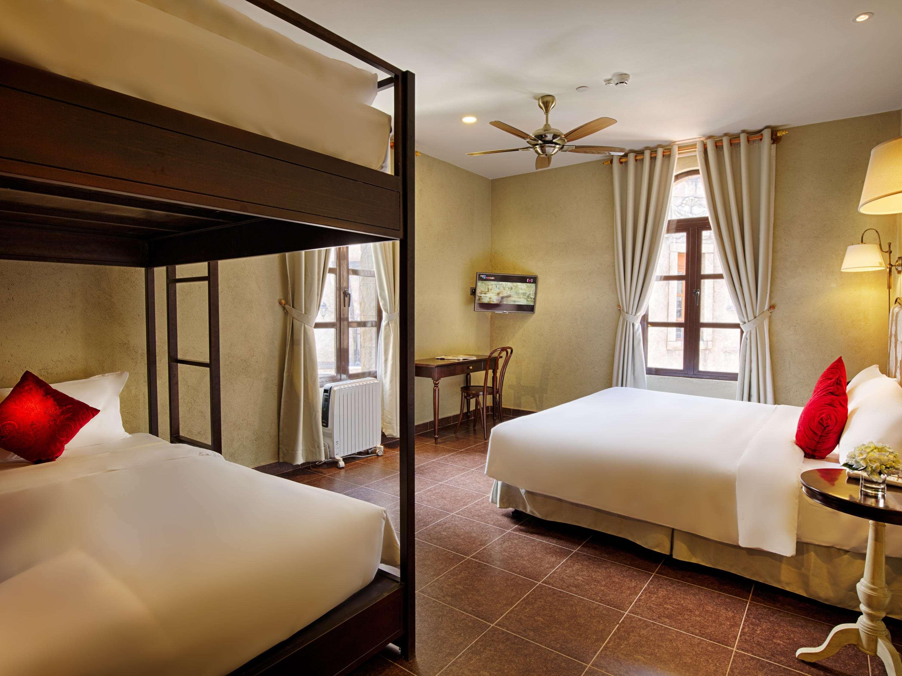 Family Room Superior King Bed