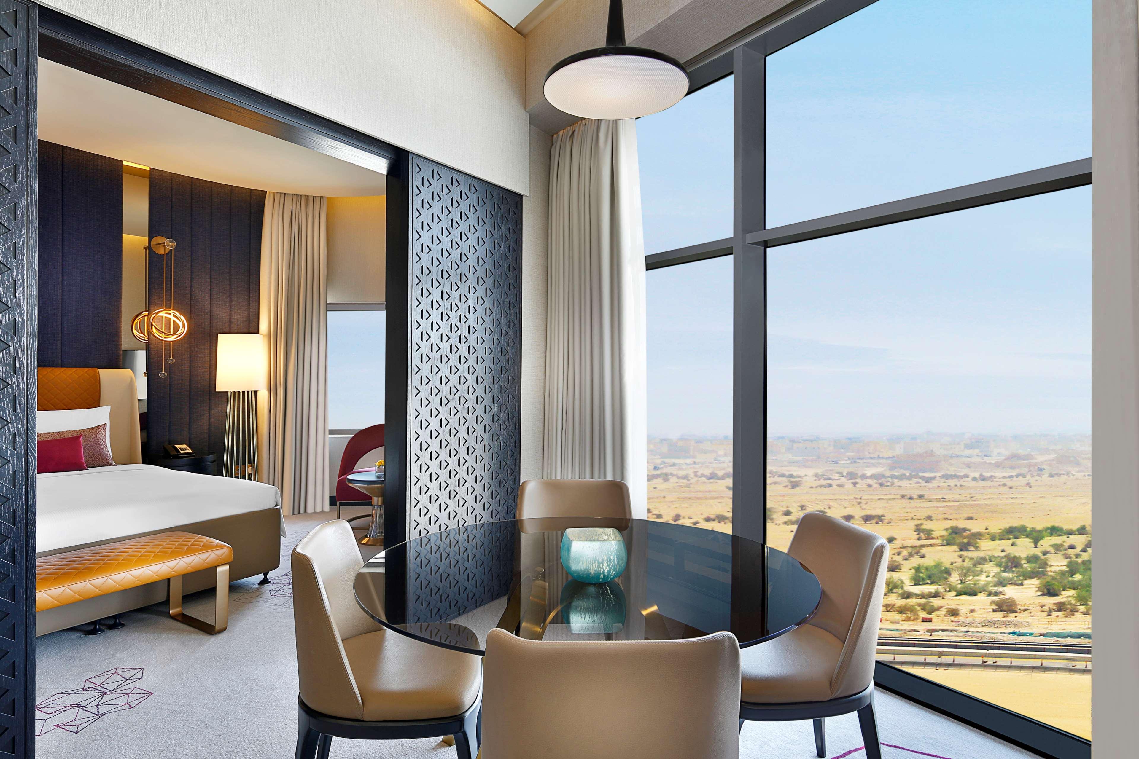 Suite Deluxe King Bed