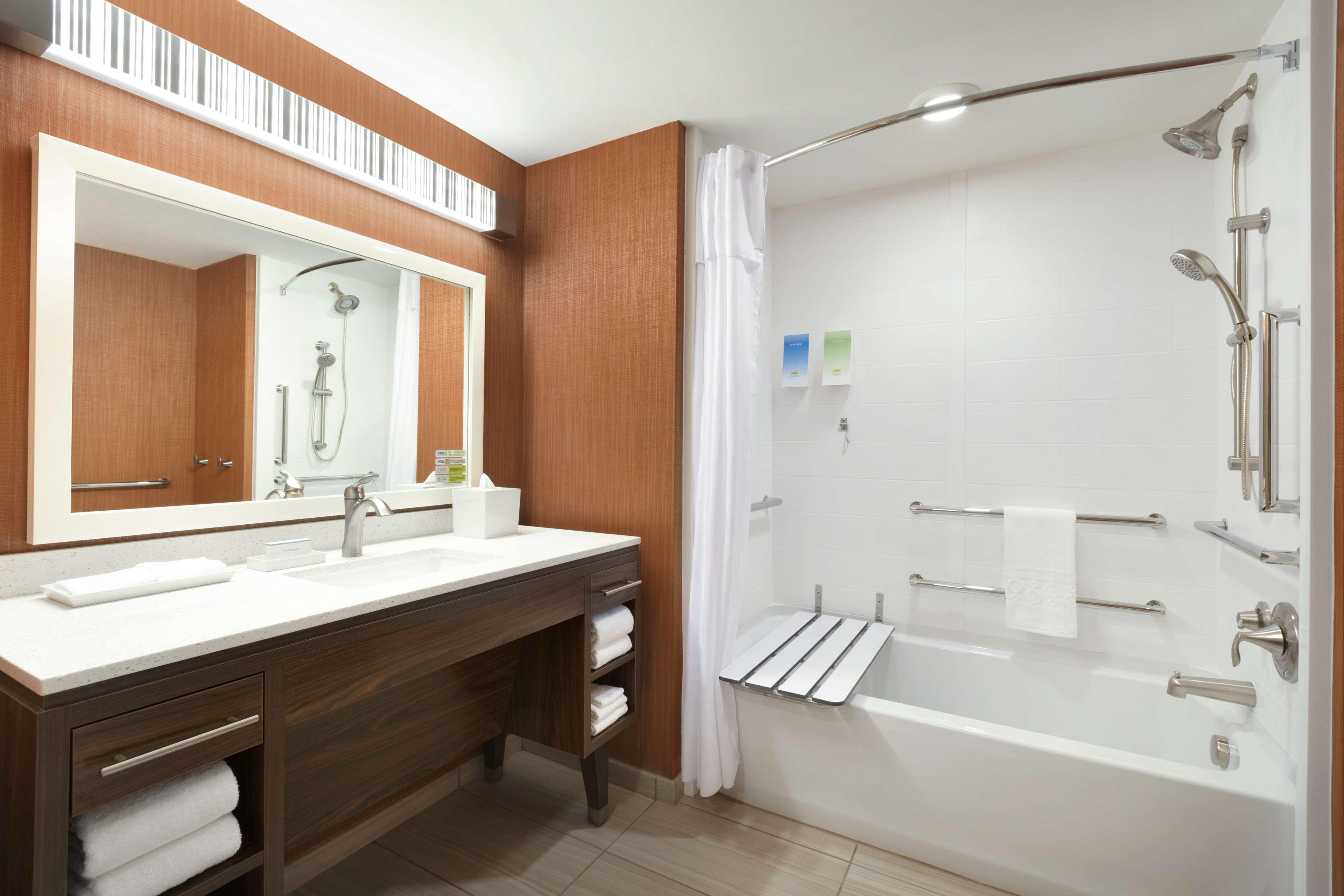 Studio Accessible King Size Bed