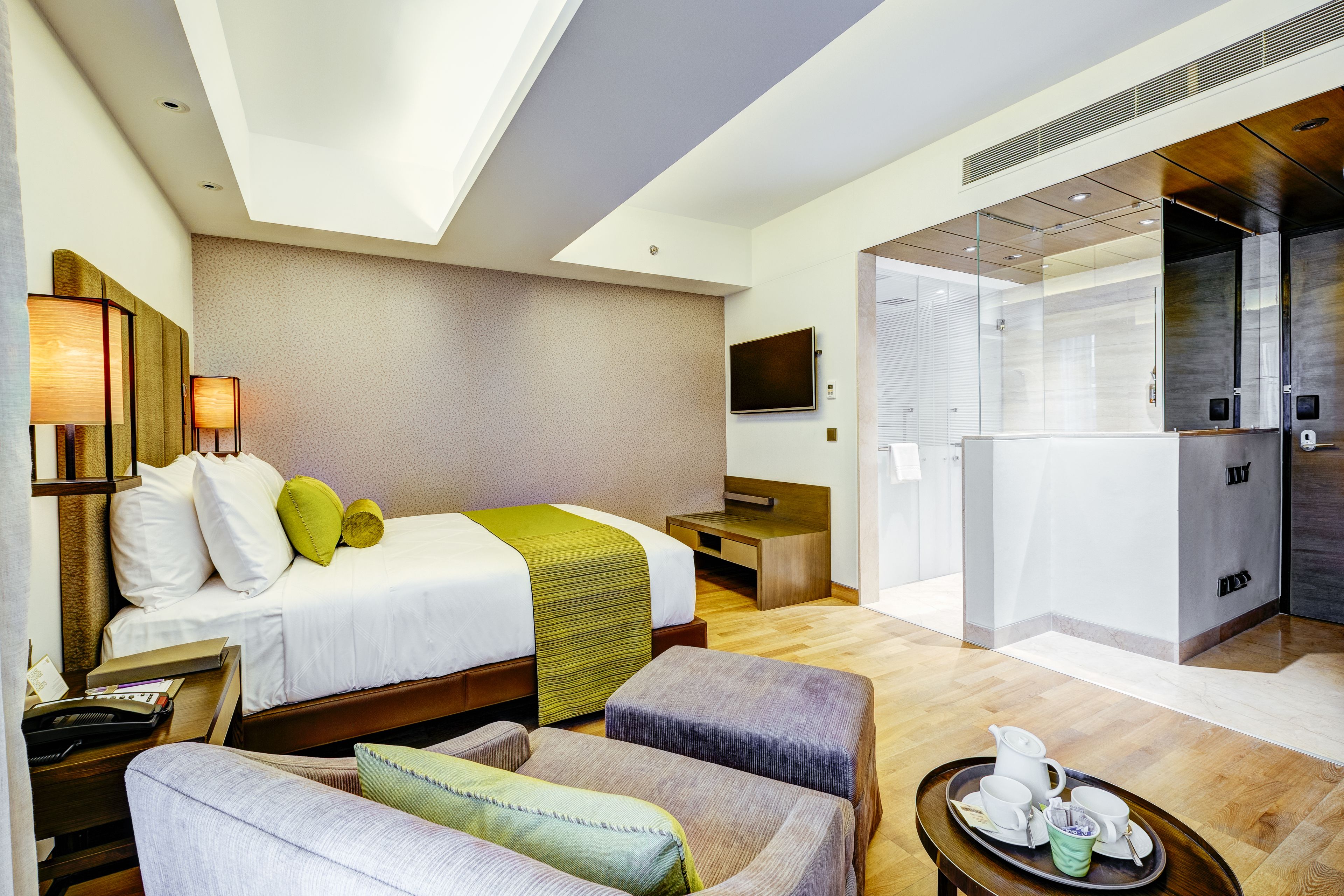 Single Deluxe Queen Bed