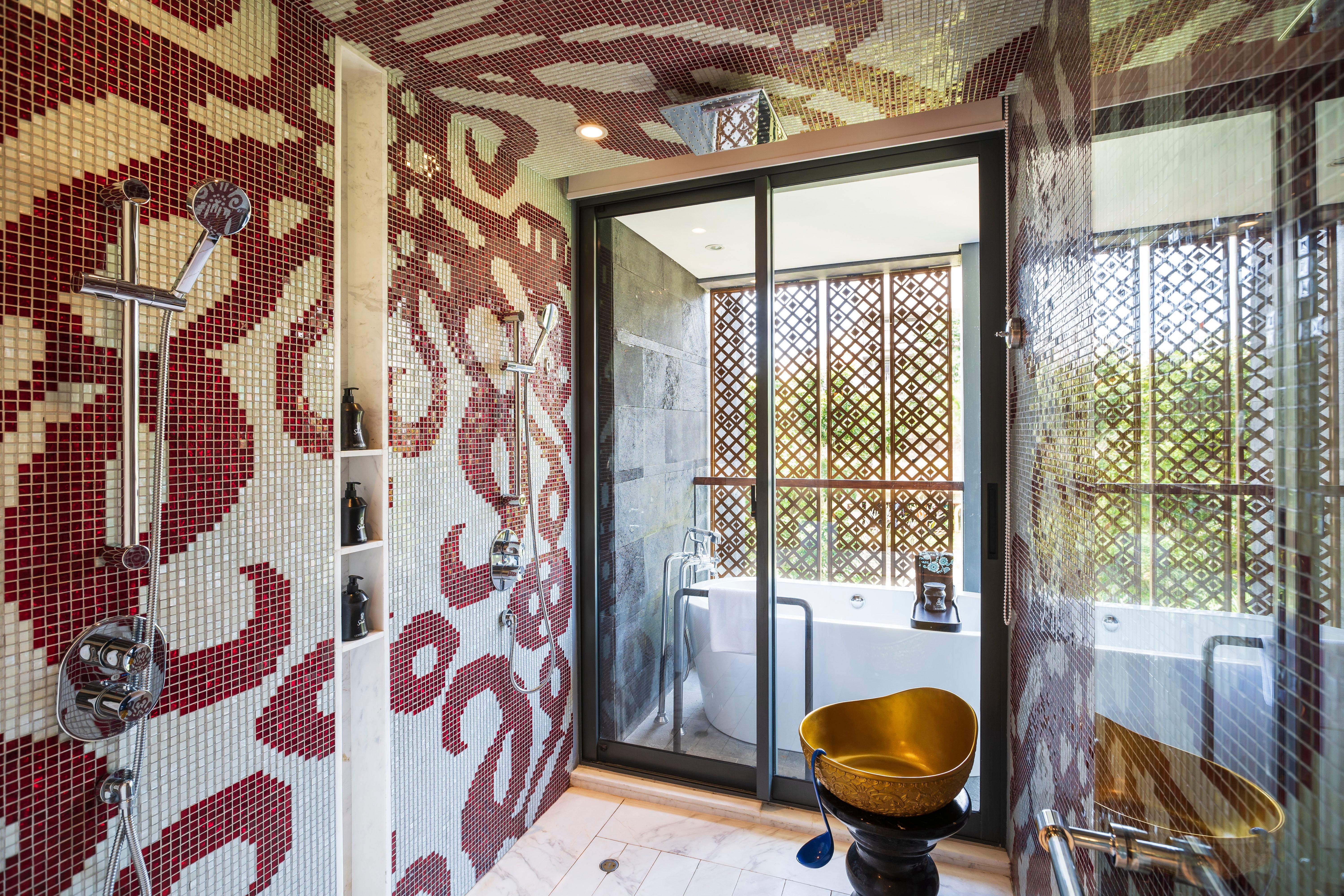 Suite Pool View King Bed