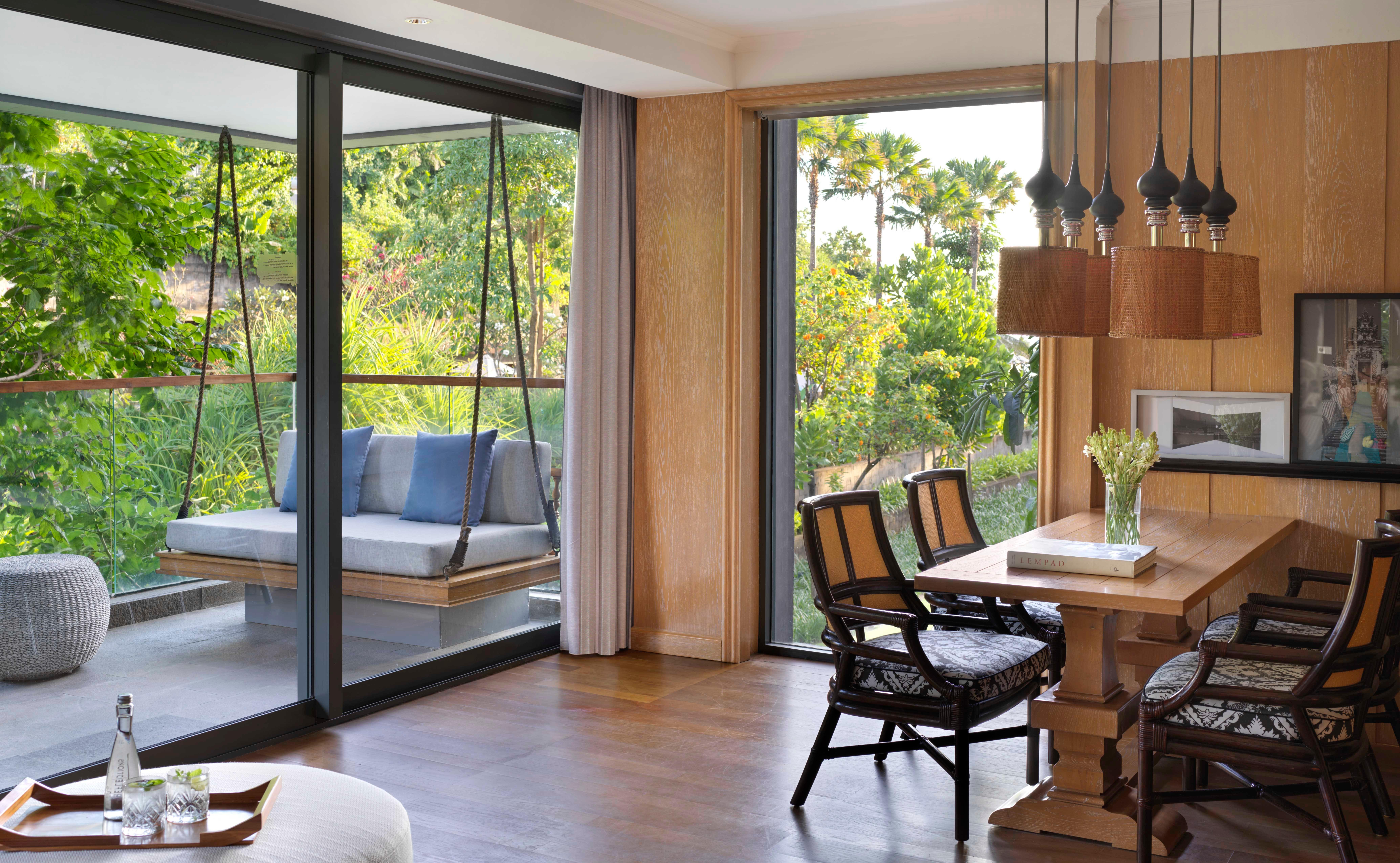 Suite Pool View King Bed