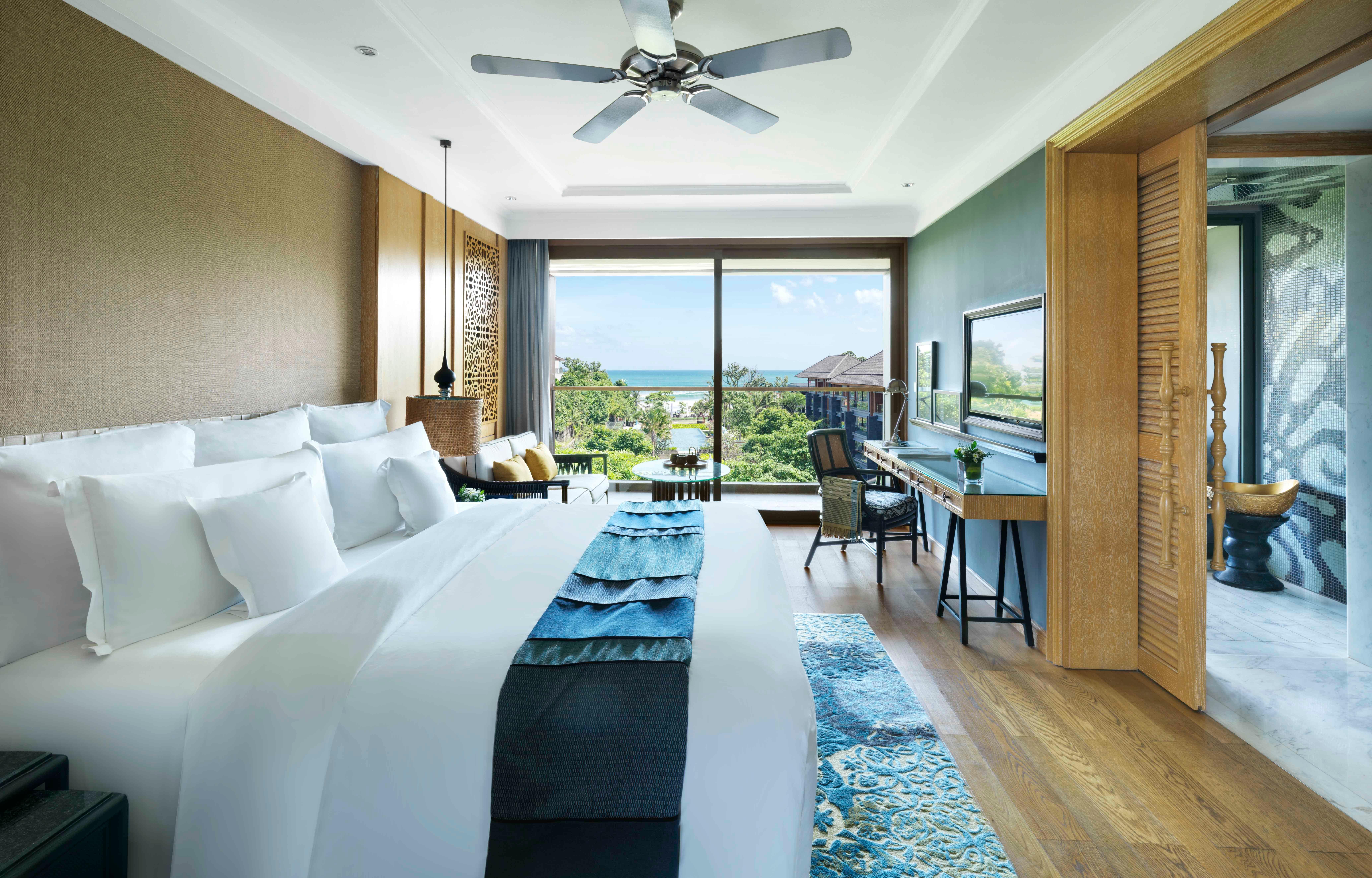 Double Partial Ocean View King Bed