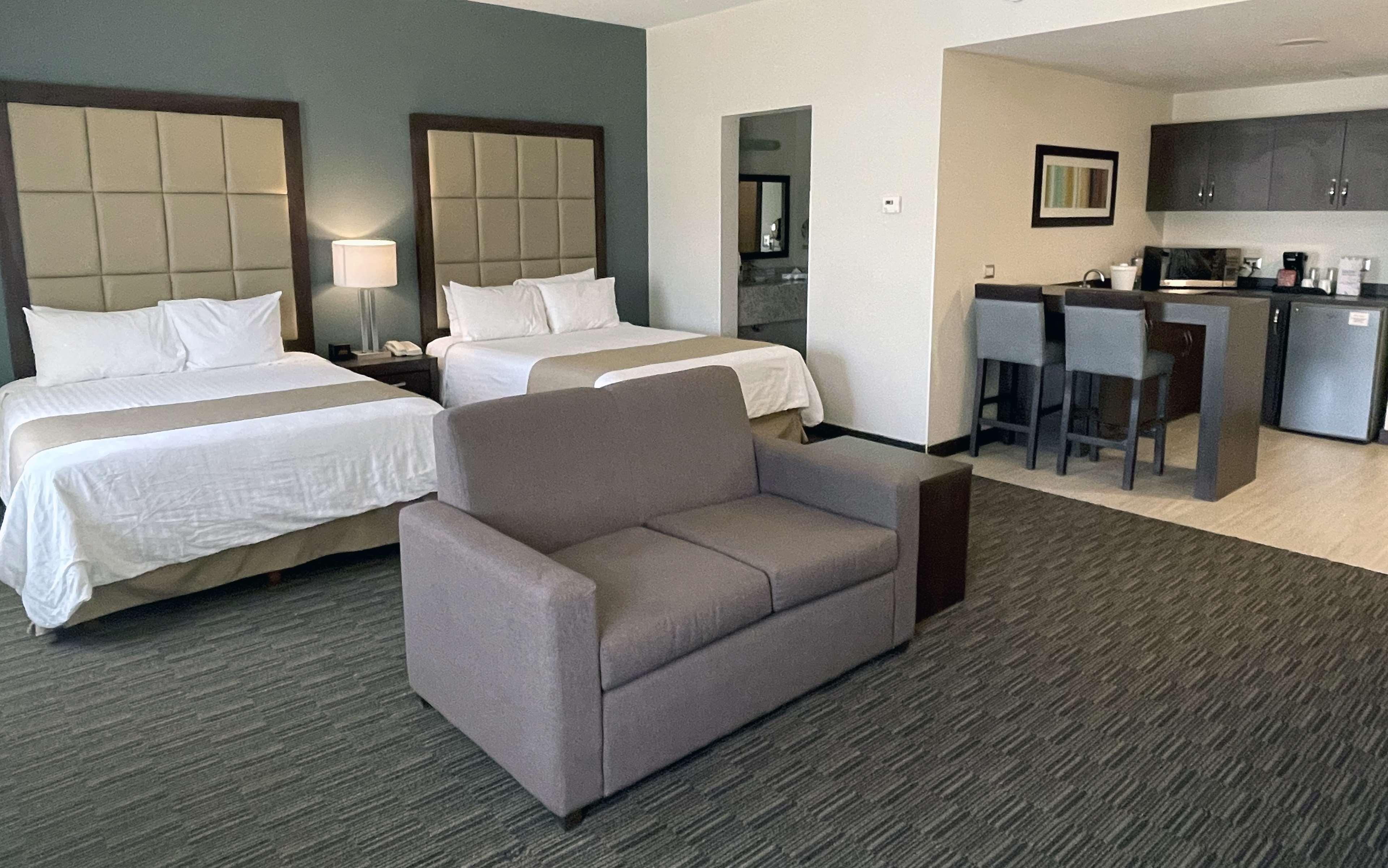 Suite Two Queen Beds