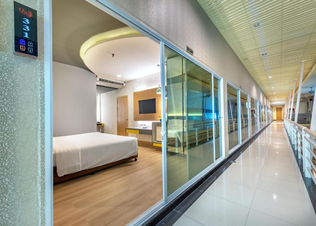 Double Deluxe King Bed