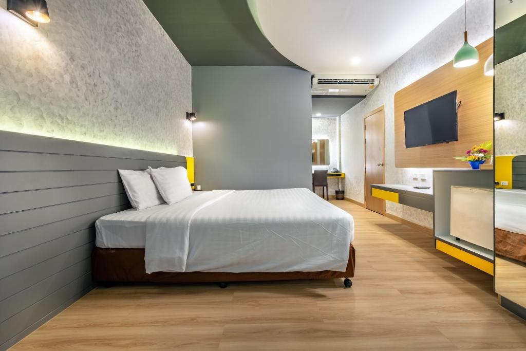 Double Deluxe King Bed