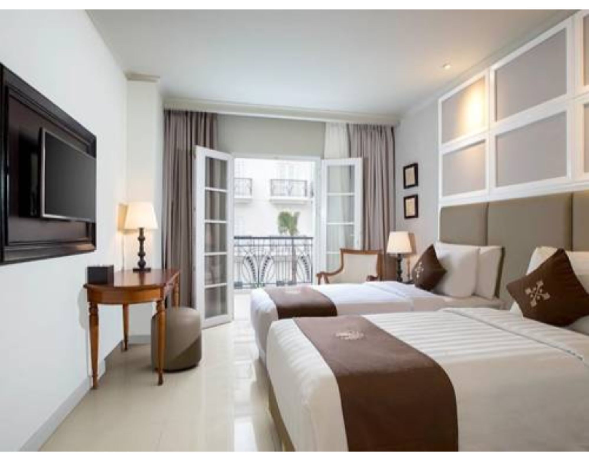 Twin Deluxe Pool View