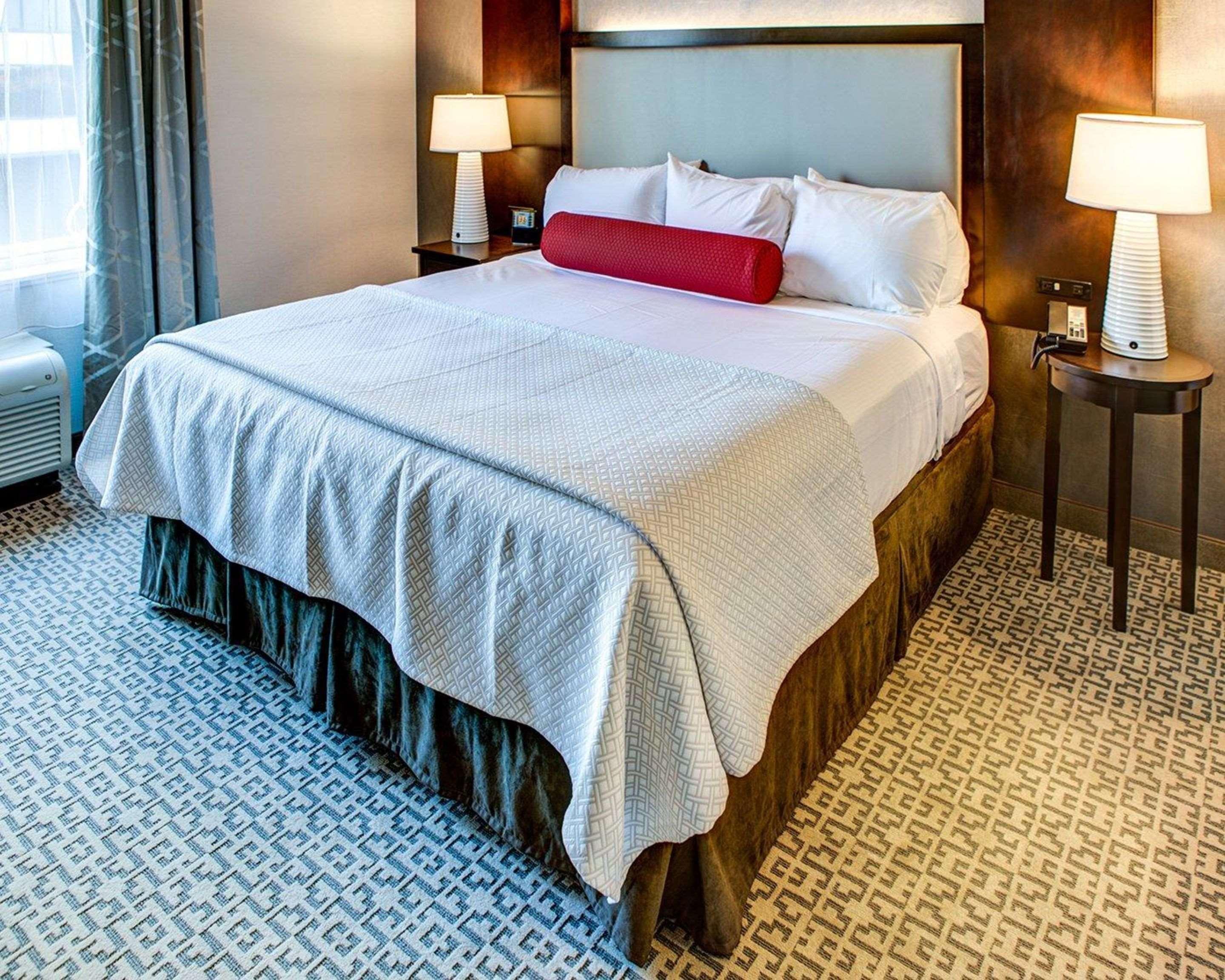 Suite Queen Size Bed