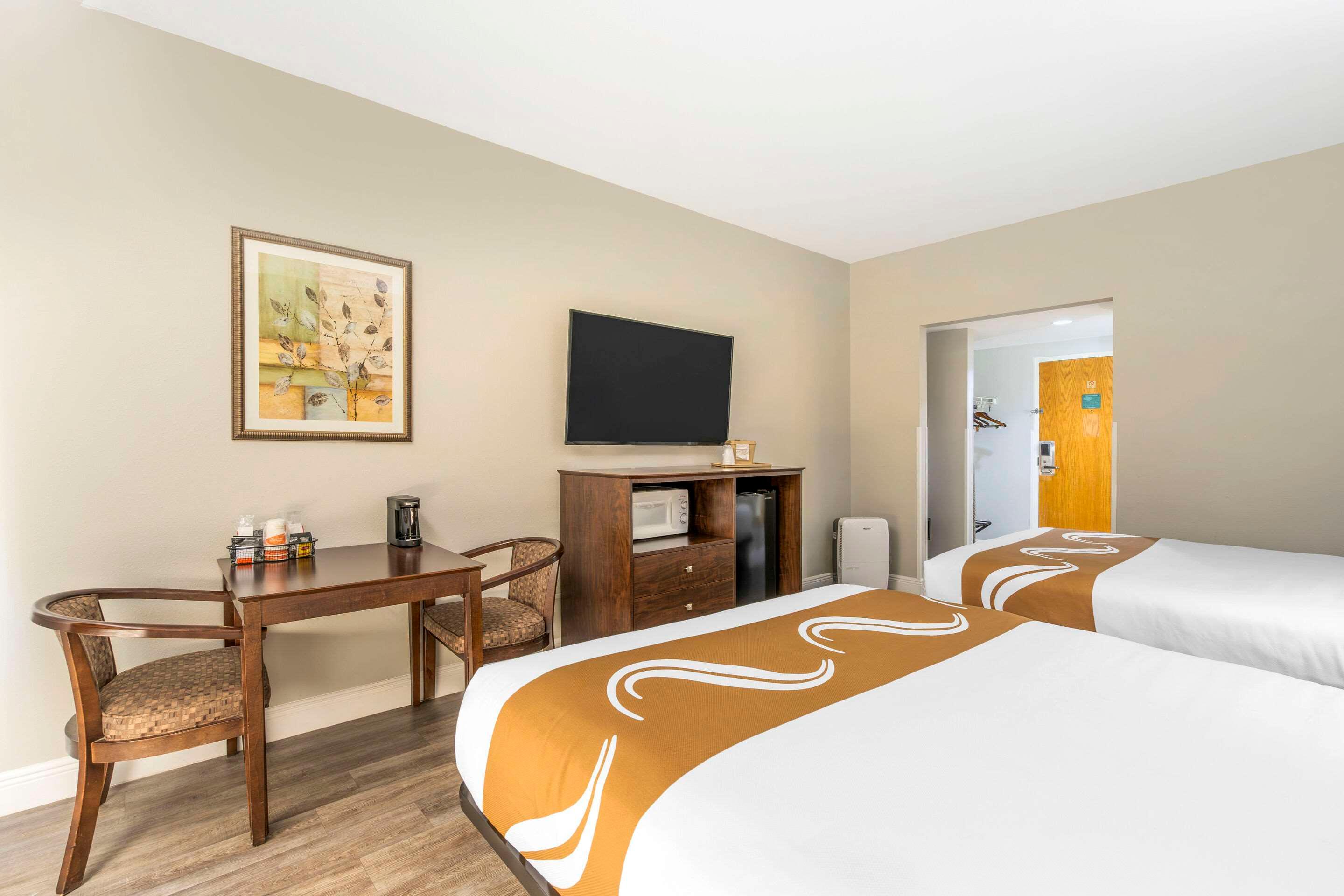 Quadruple Two Queen Beds Non Smoking