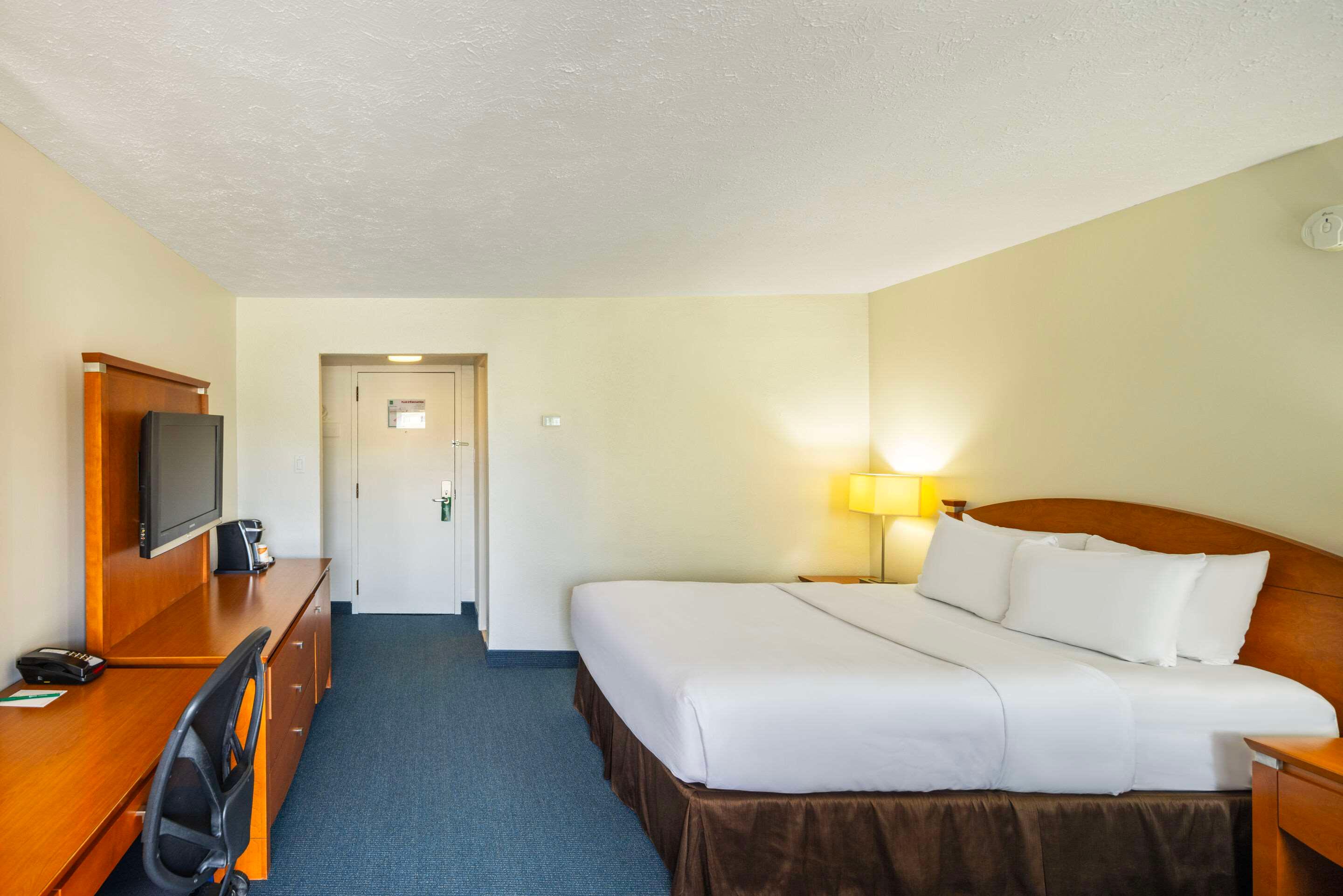 Double Queen Bed Non Smoking