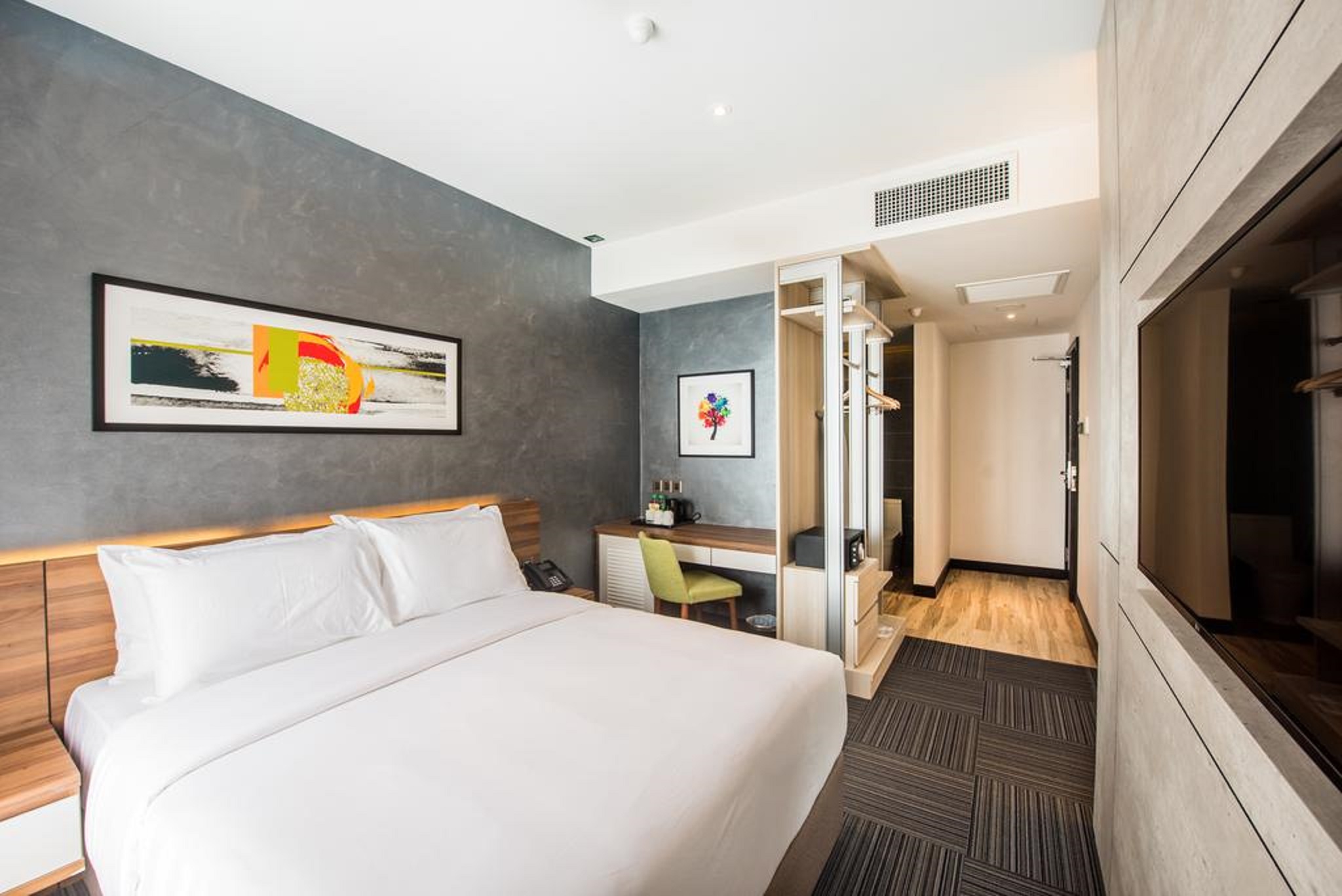 Double Queen Size Bed