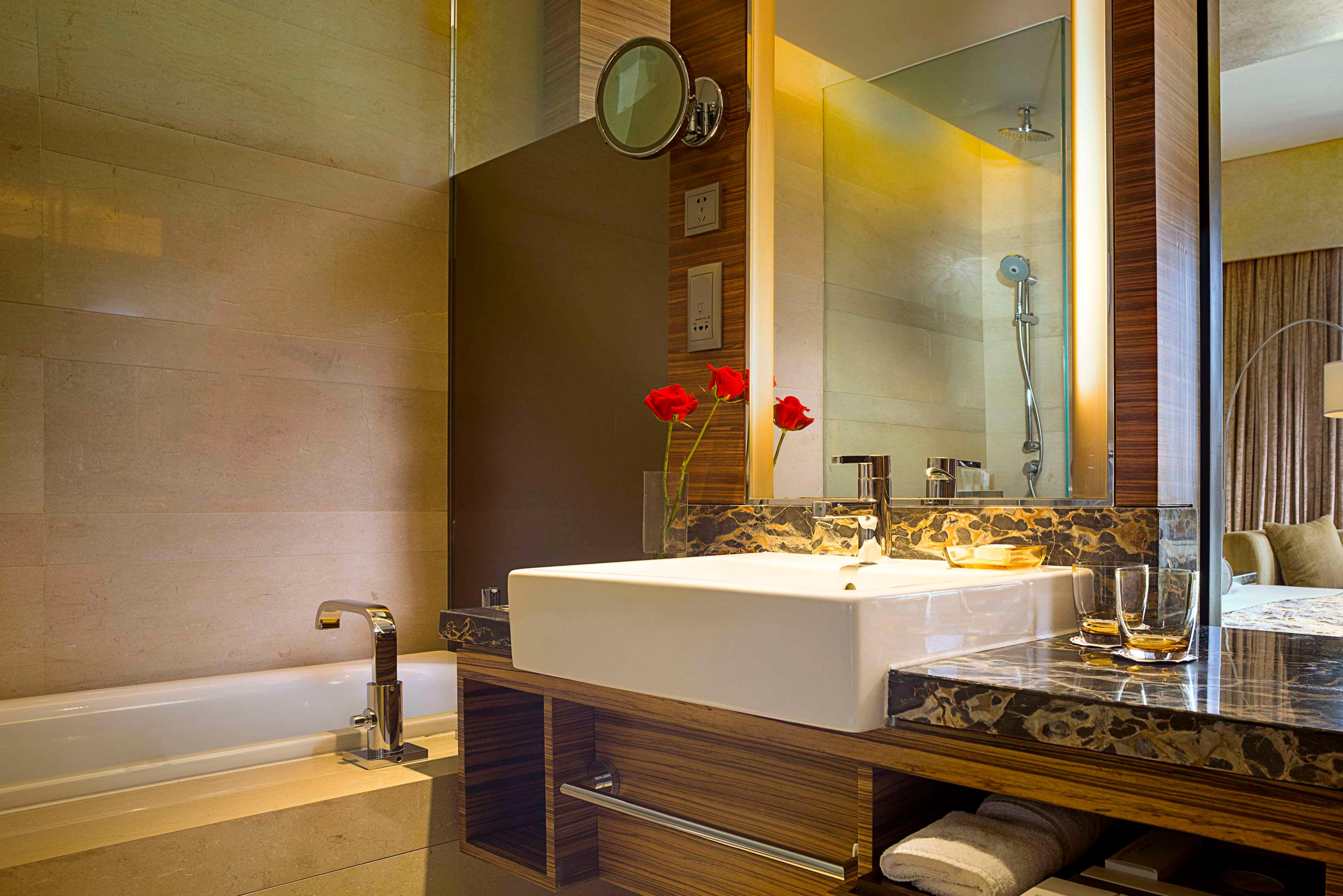 Double Deluxe City View King Bed