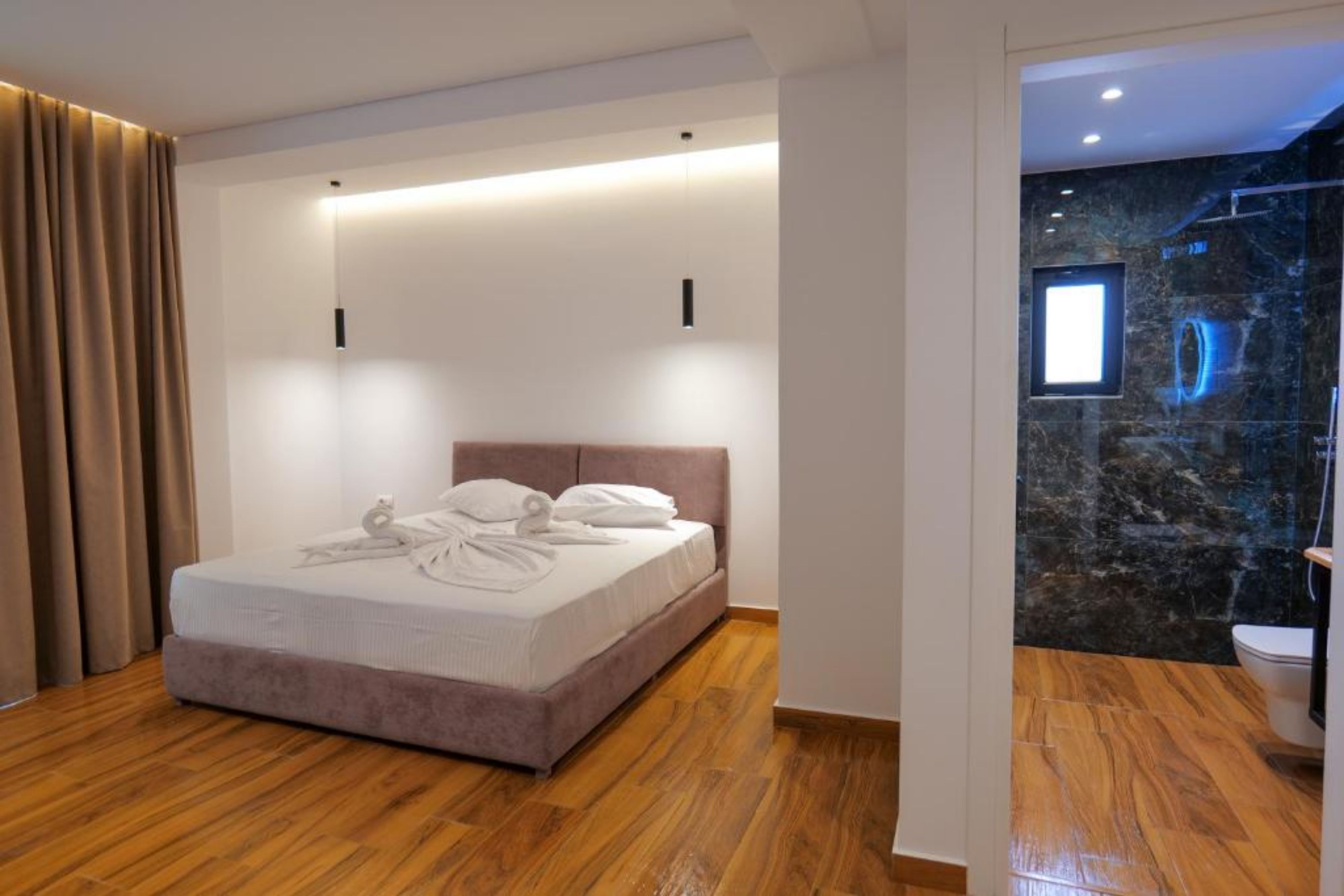 Room City View King Bed