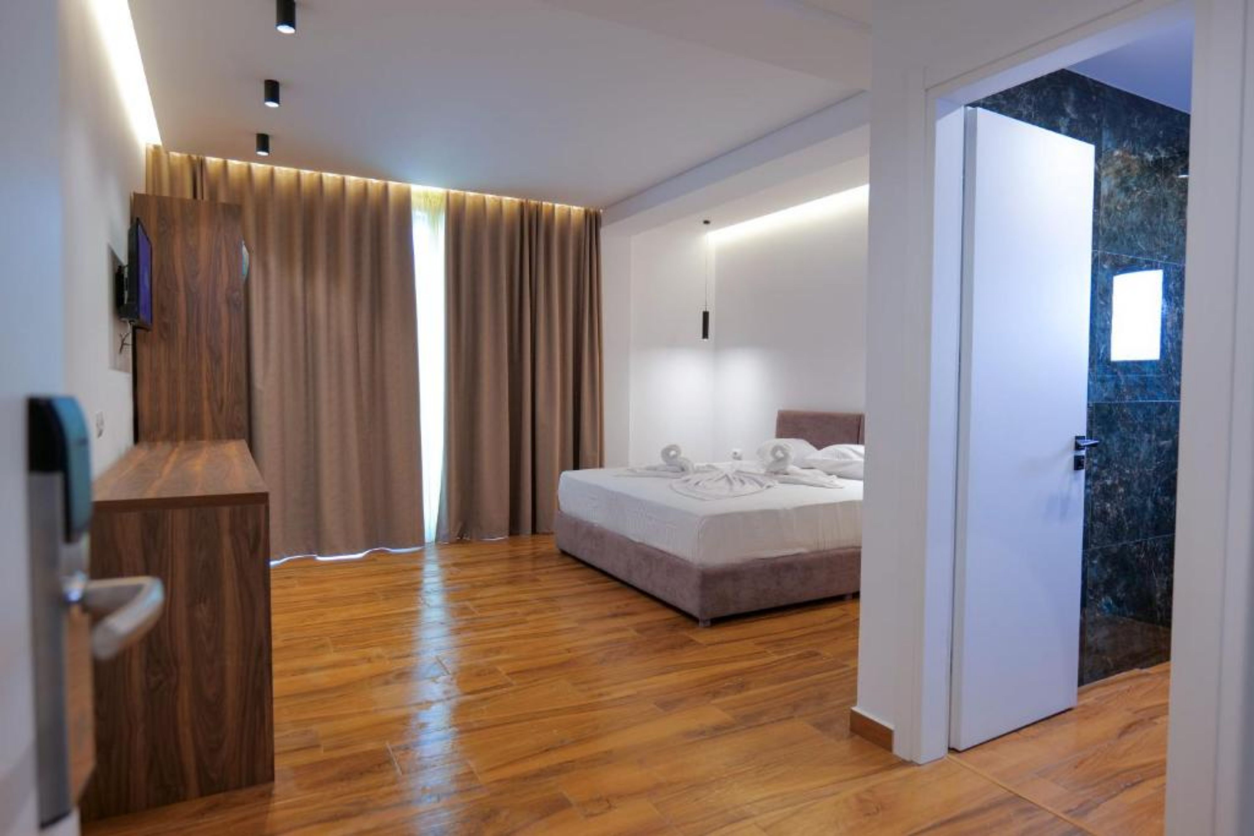 Room City View King Bed