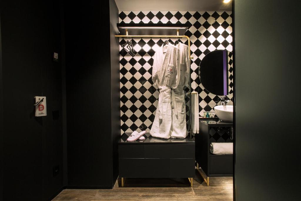 Double or Twin Standard