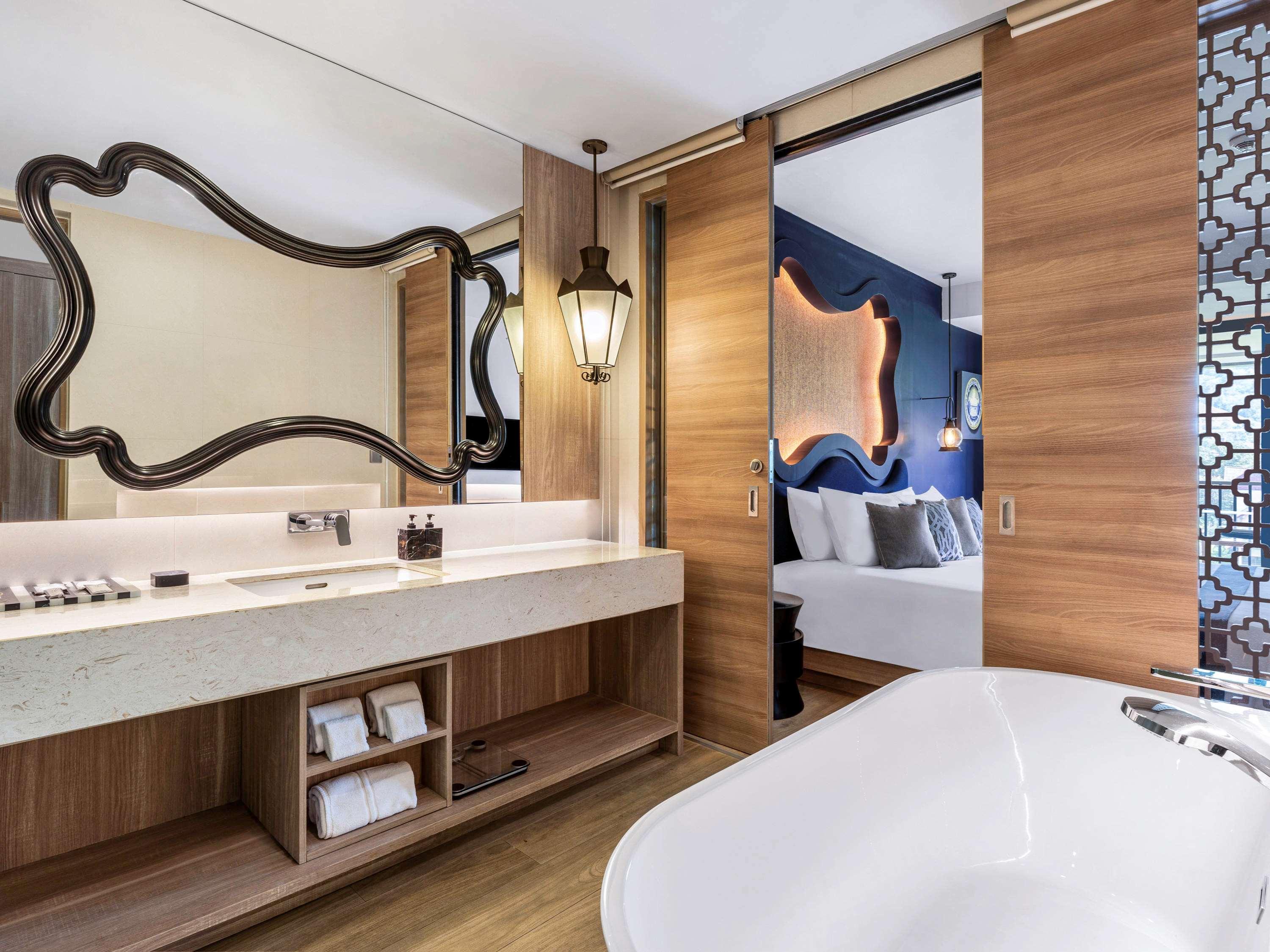 Double Deluxe King Bed