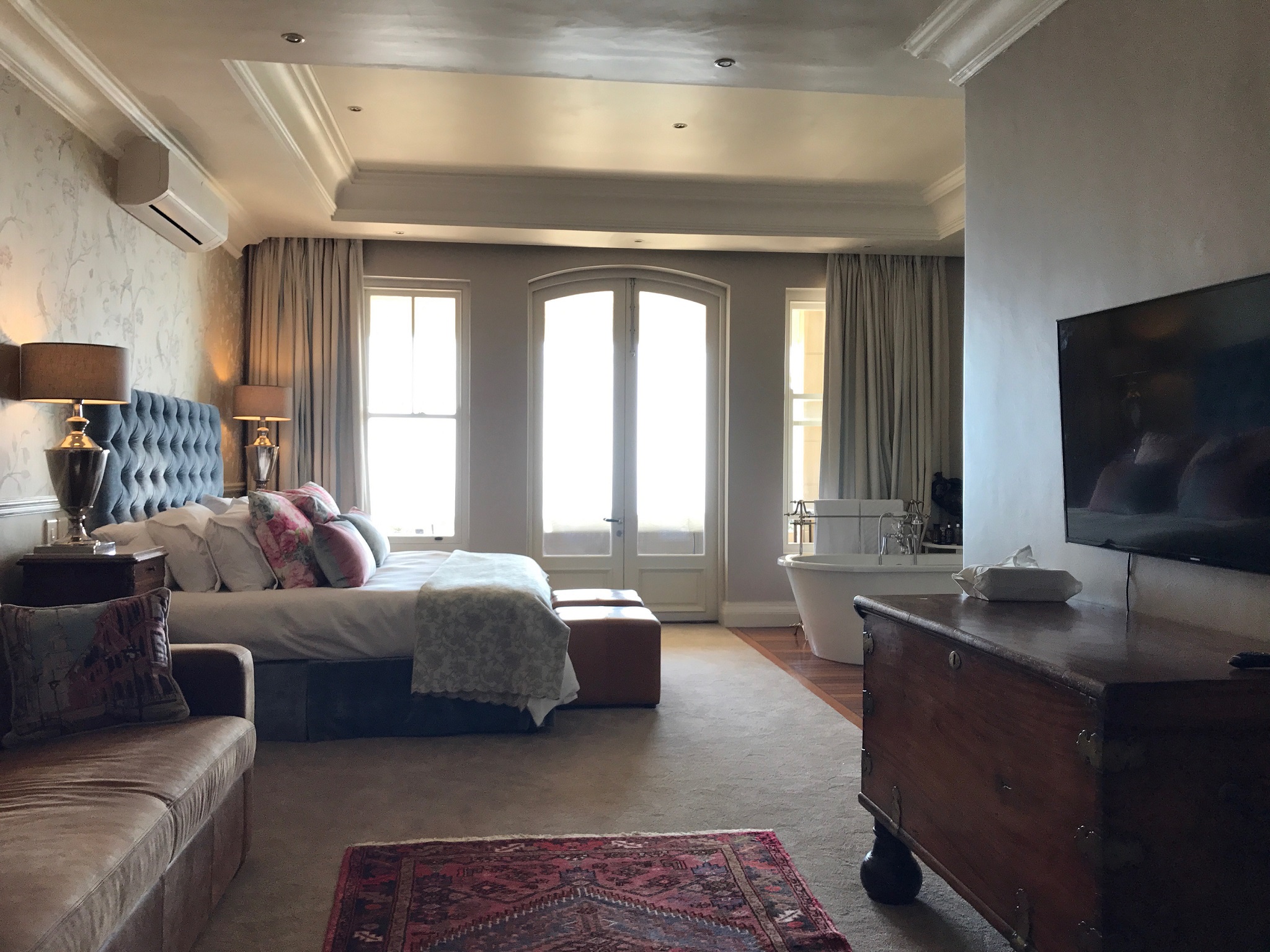 Suite Queen Size Bed