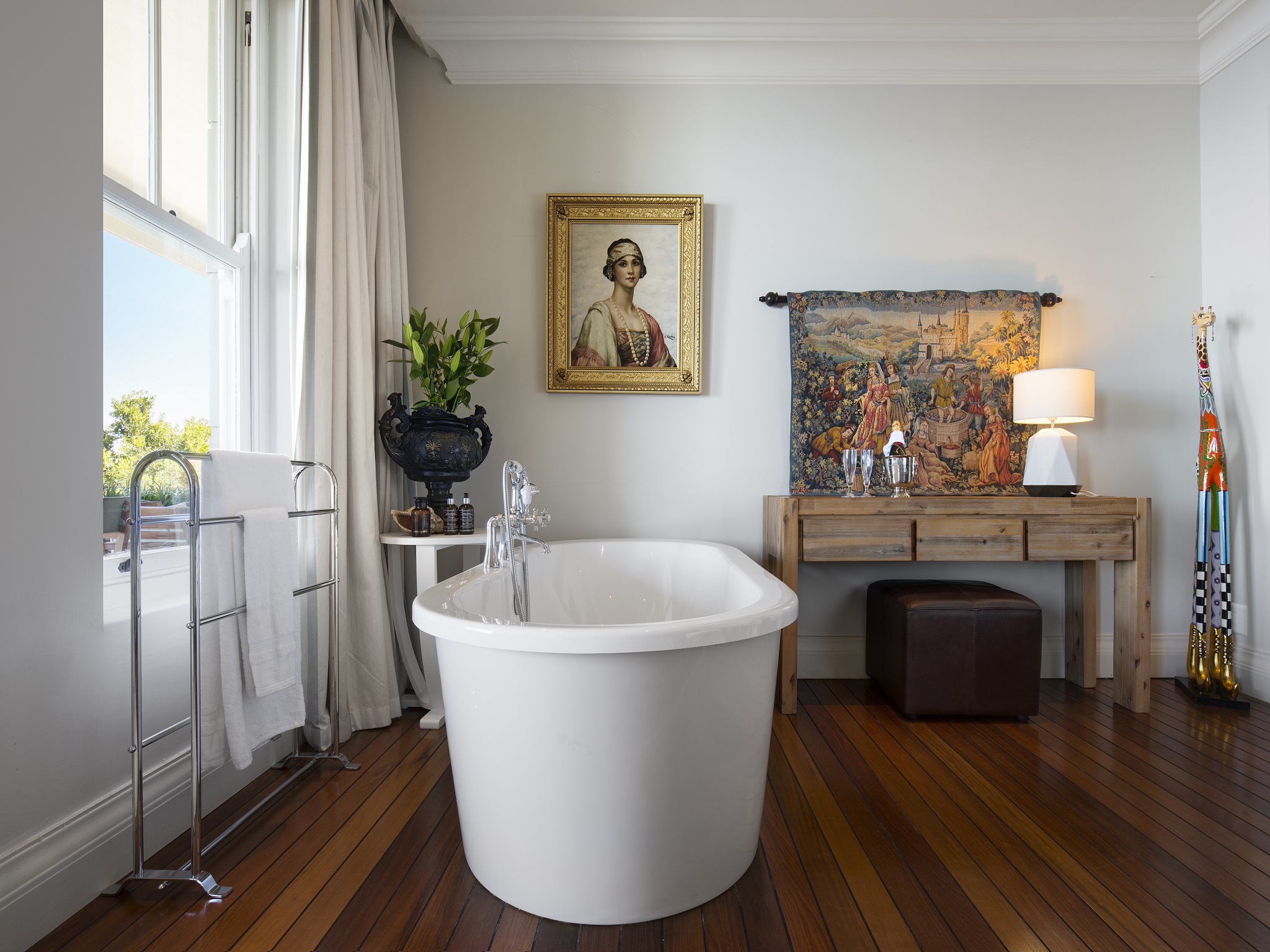 Suite Queen Size Bed