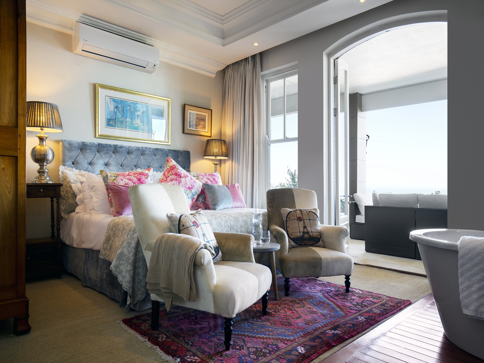 Suite Queen Size Bed