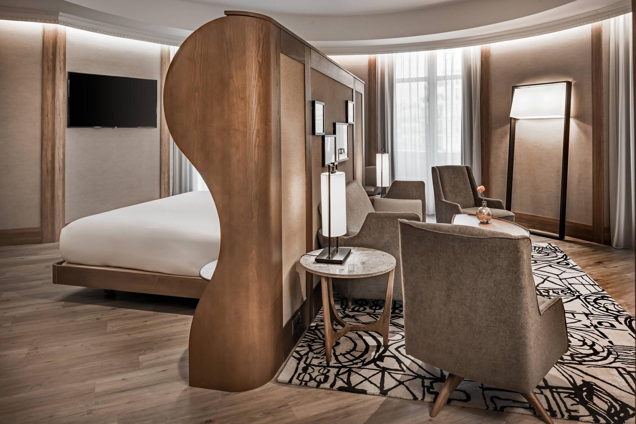 Suite City View King Bed