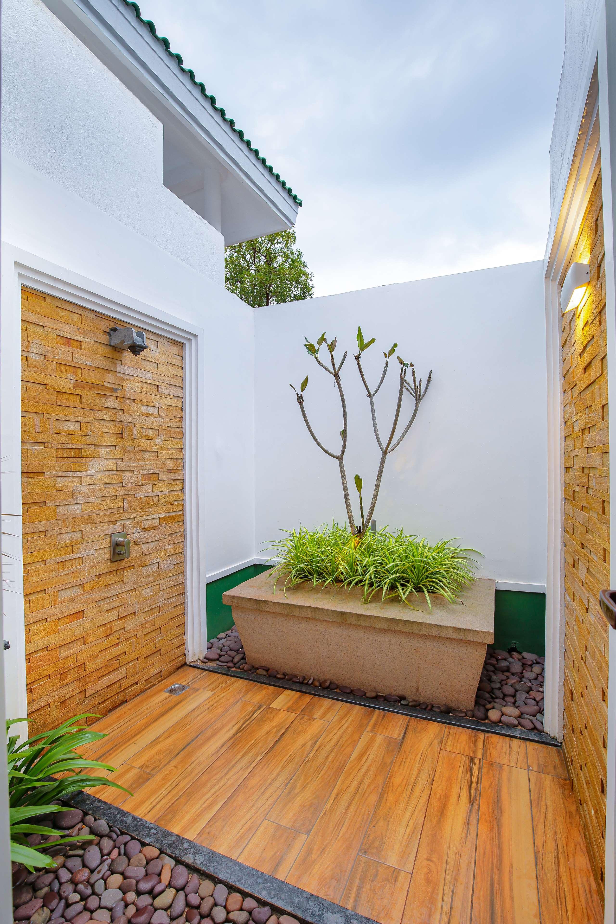 Chalet Garden View with Balcony