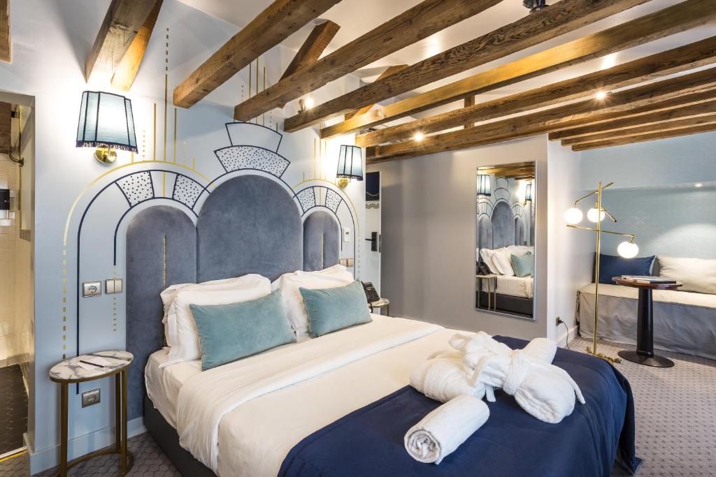 Double or Twin Deluxe with Terrace