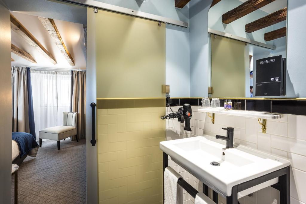 Double or Twin Deluxe with Terrace