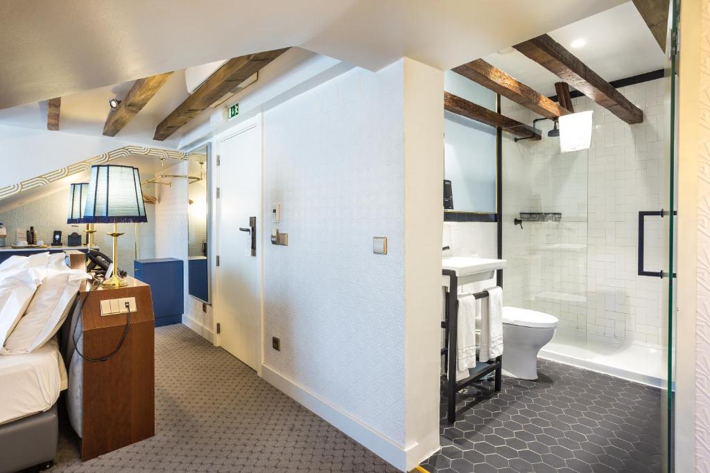 Double or Twin Deluxe with Terrace