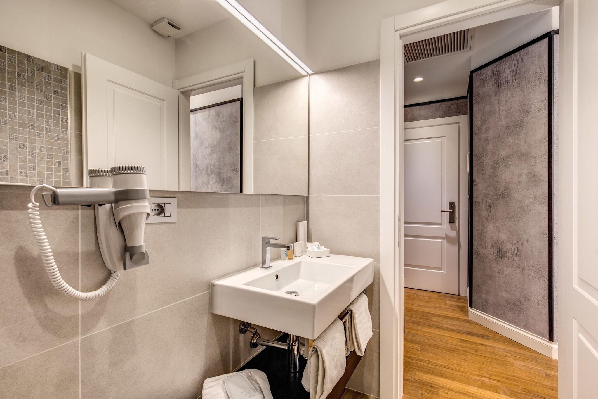 Double Deluxe King Bed