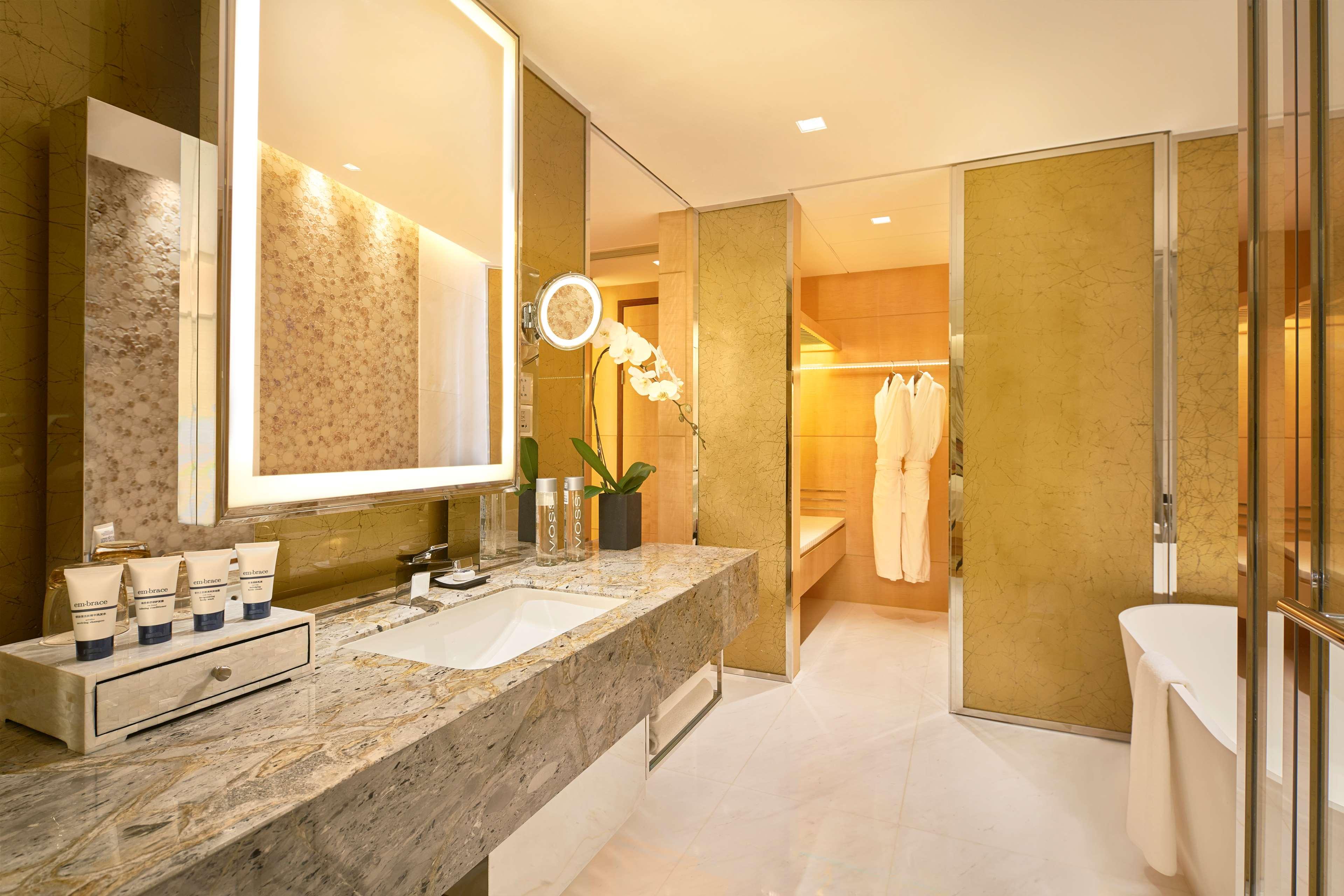 Double Deluxe King Bed