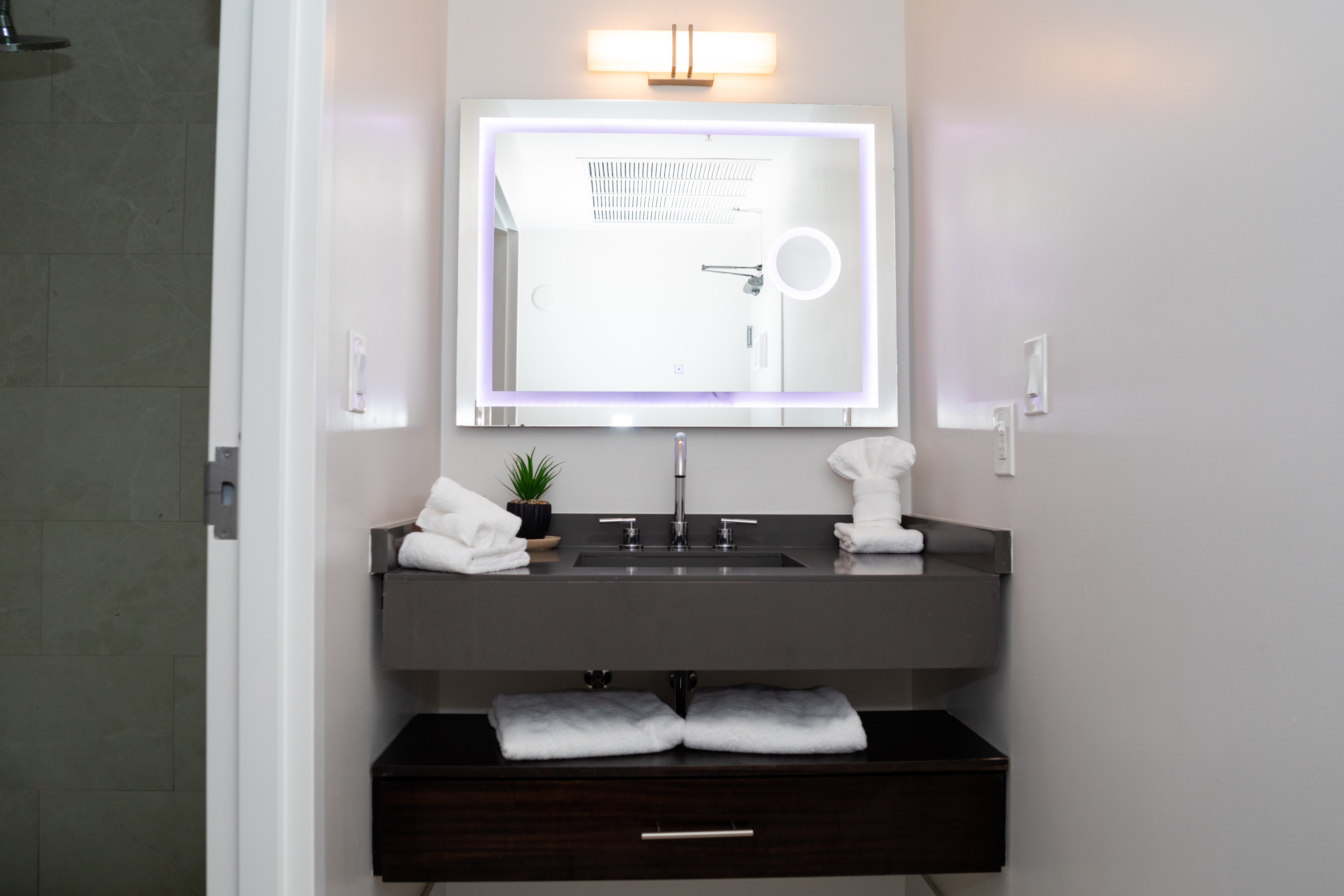 Double Deluxe King Bed