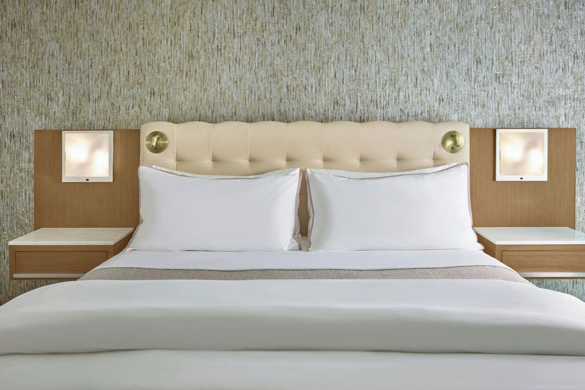 Double Deluxe King Bed