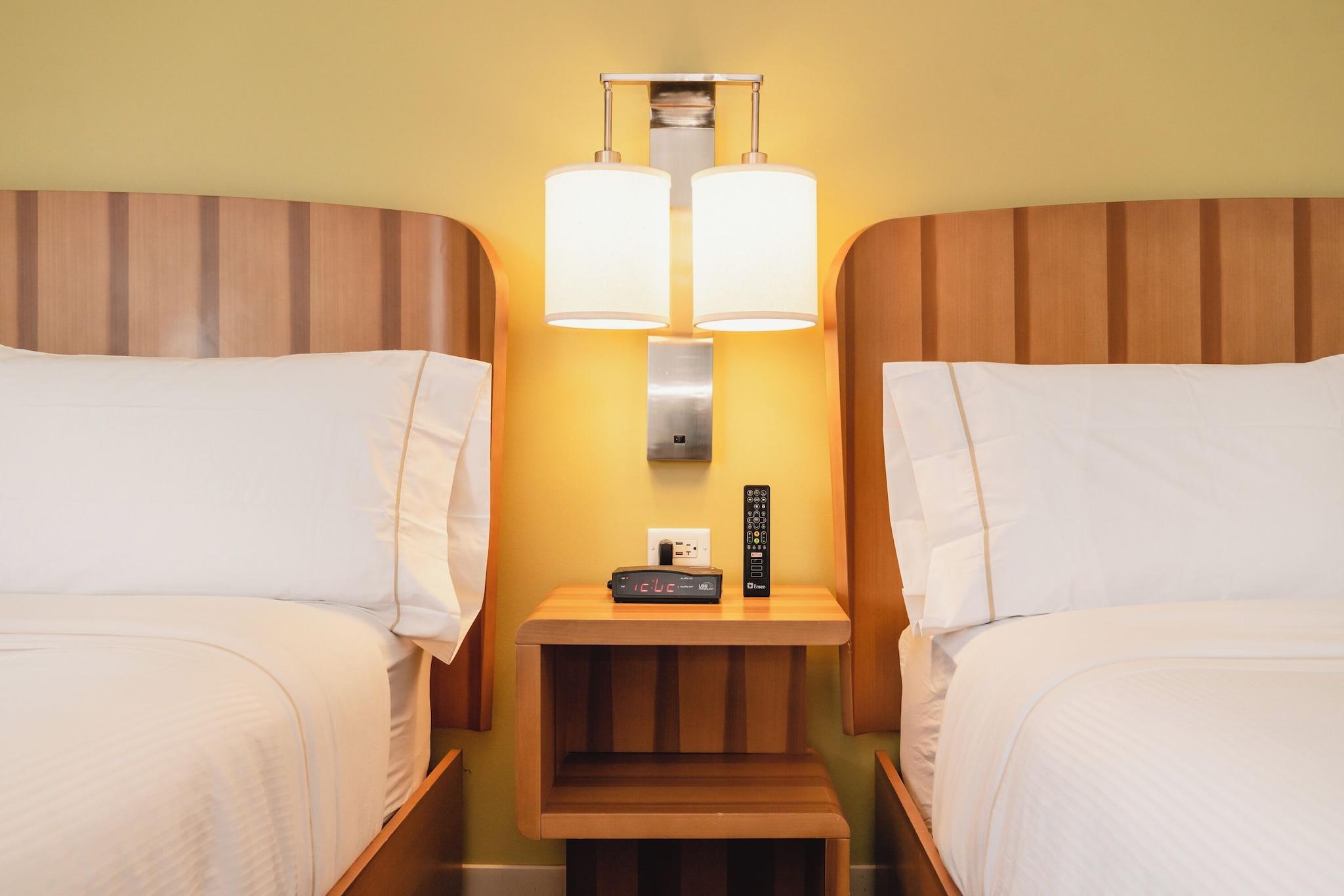 Studio Two Queen Beds Non Smoking