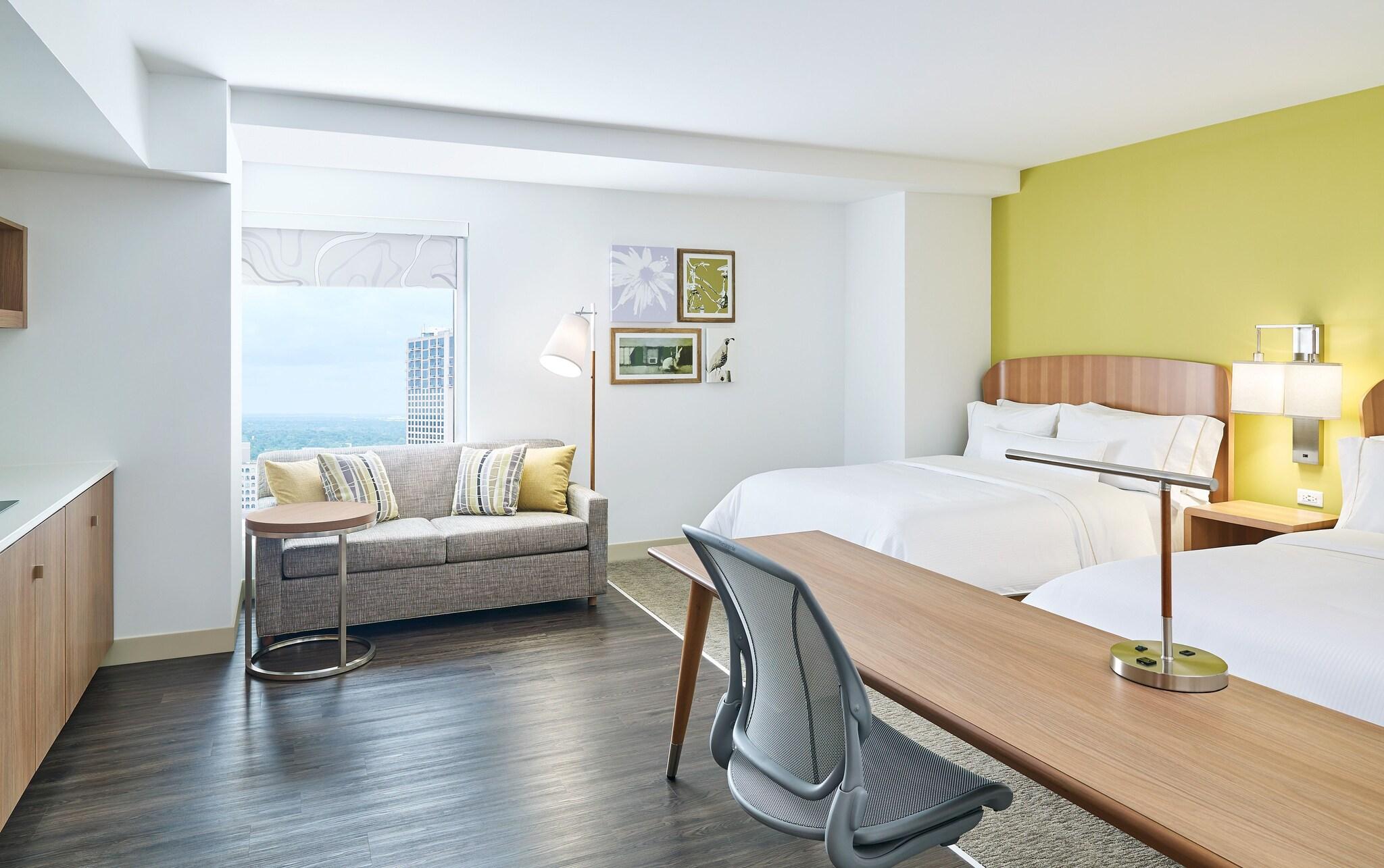 Studio Two Queen Beds