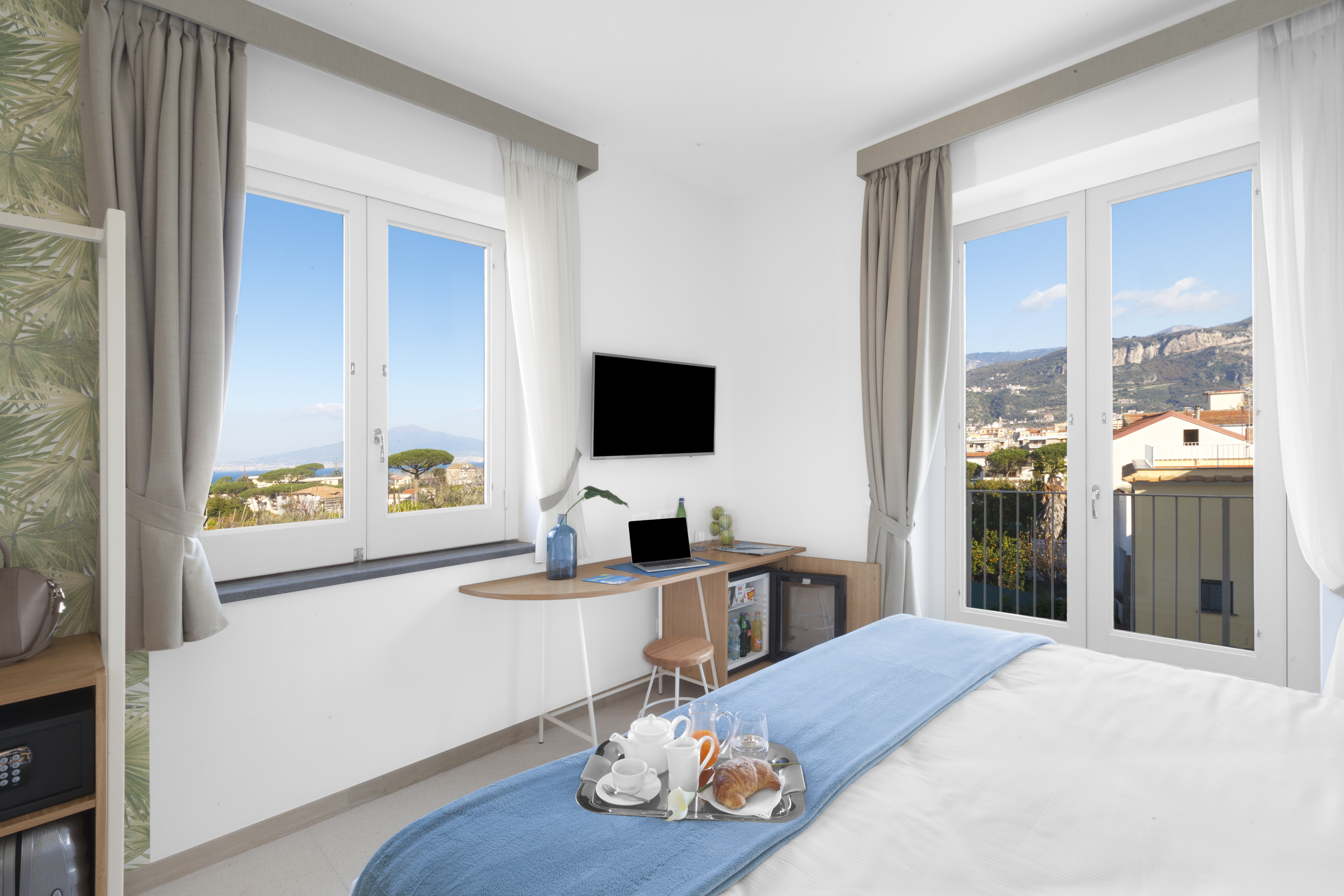 Double or Twin Deluxe Sea View