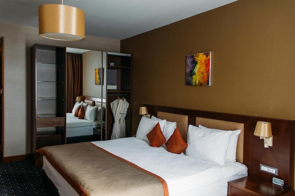 Double King Size Bed