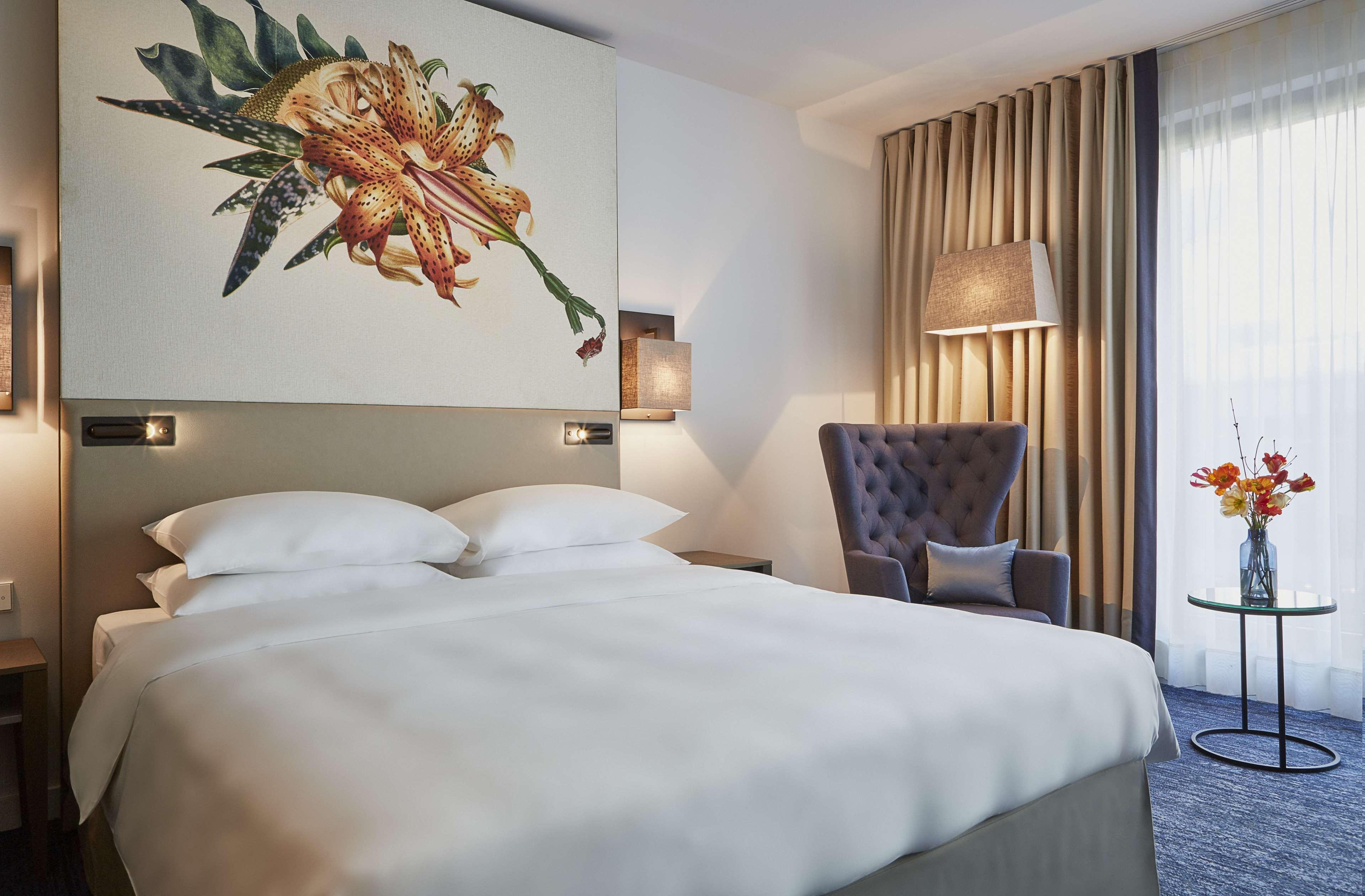 Double Club King Bed