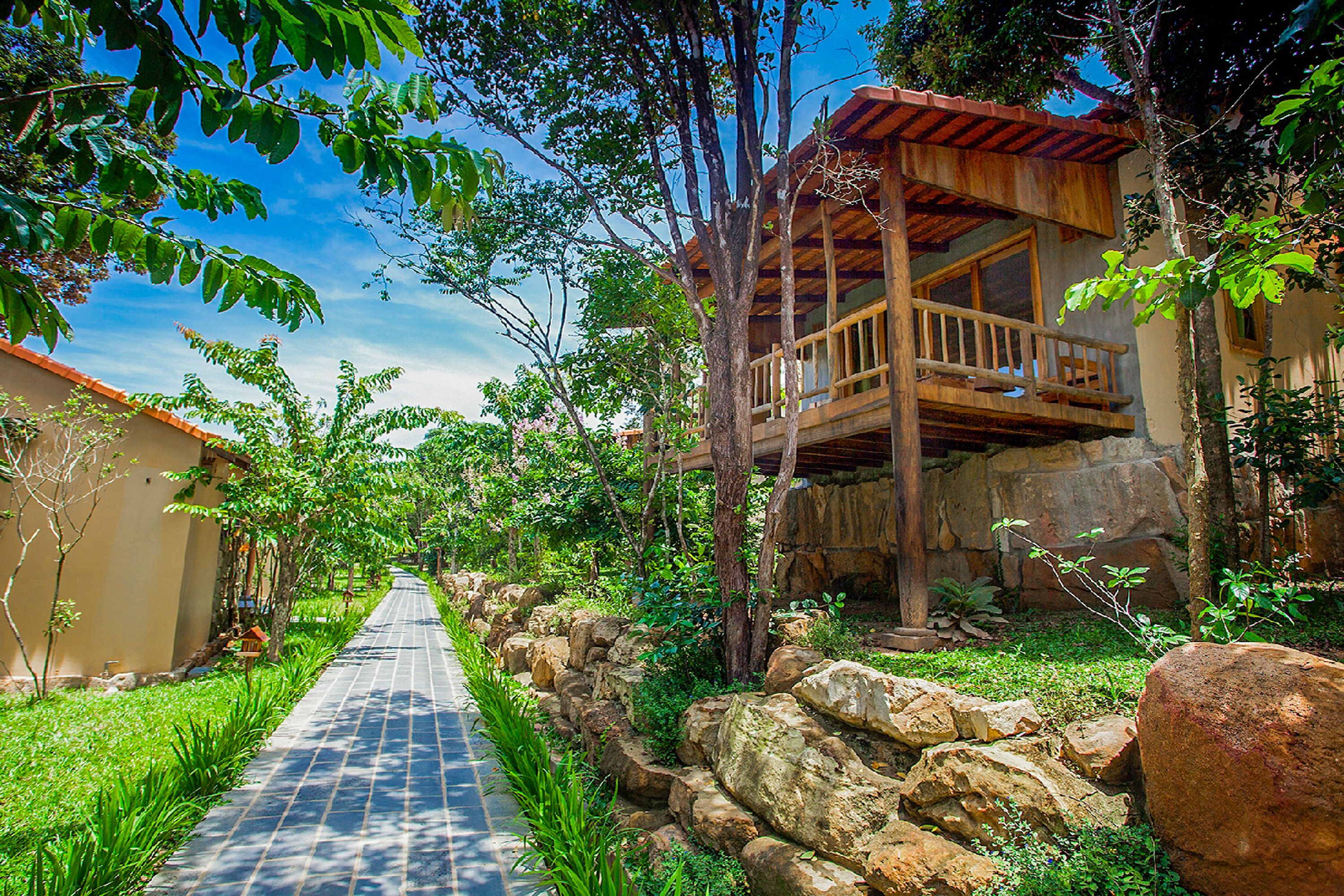 Bungalow Garden View