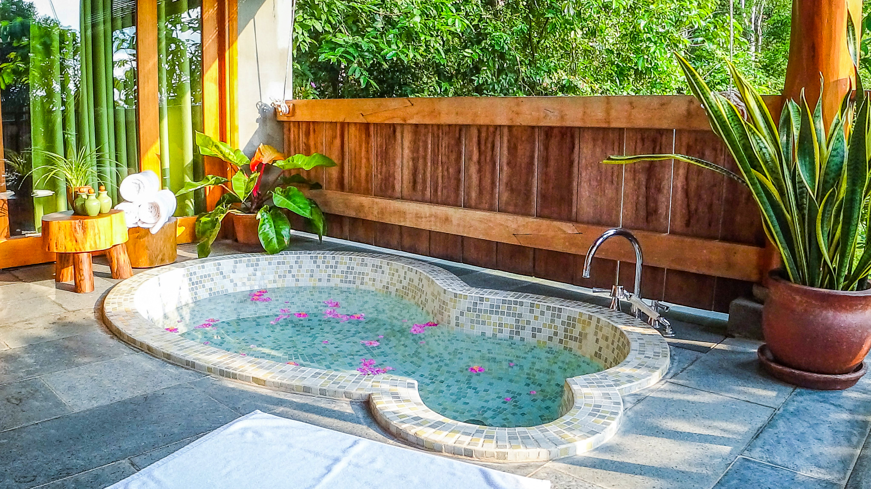 Bungalow Garden View