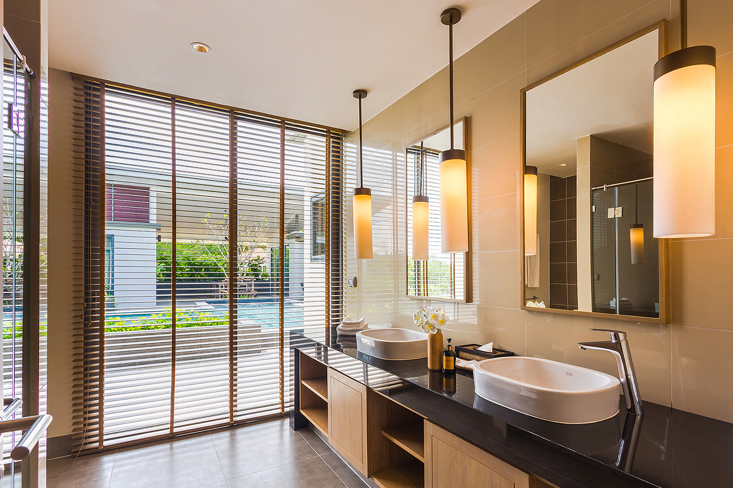 Villa Six Bedrooms with Private Pool