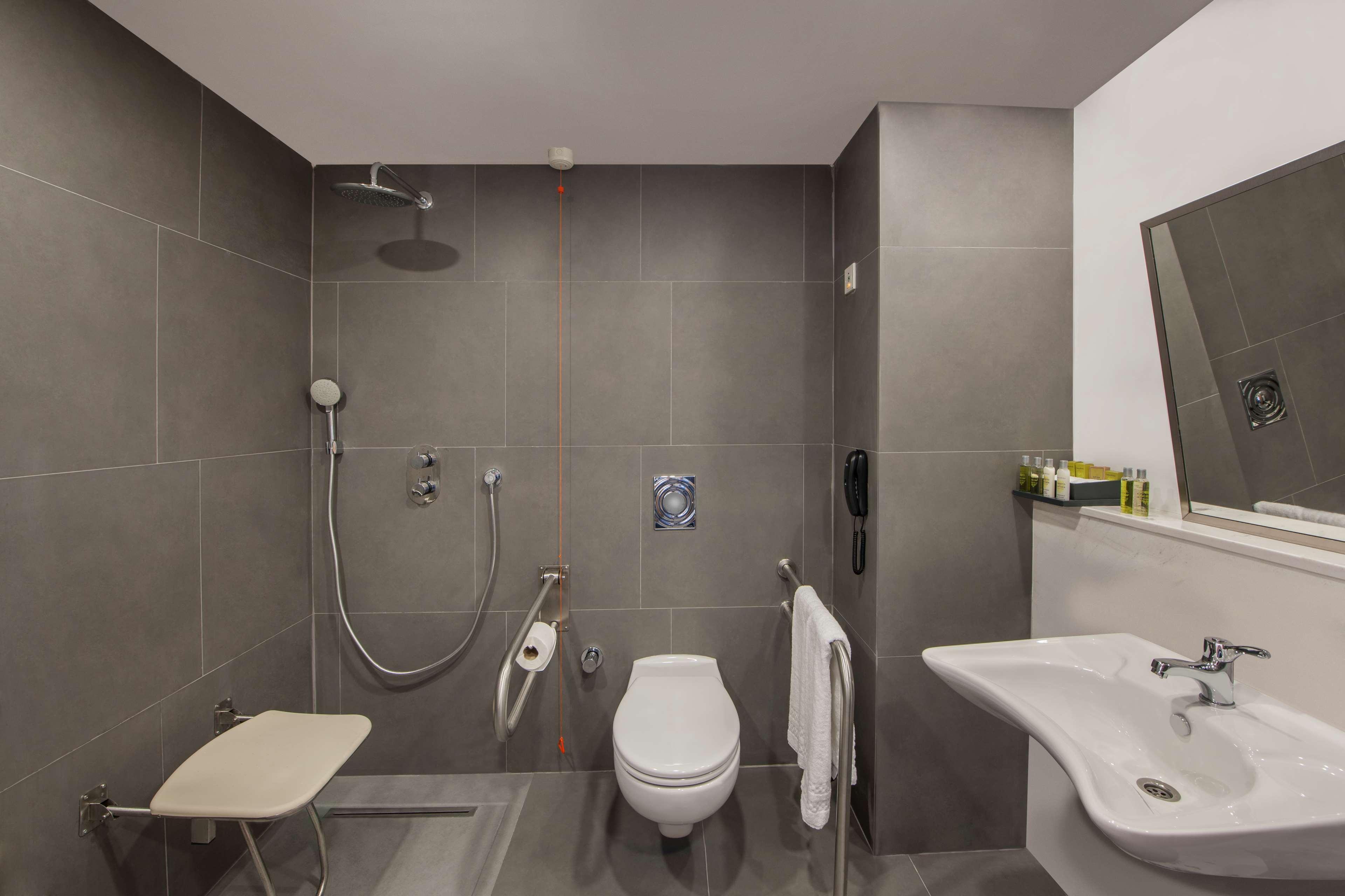 Room Guest Room King Bed