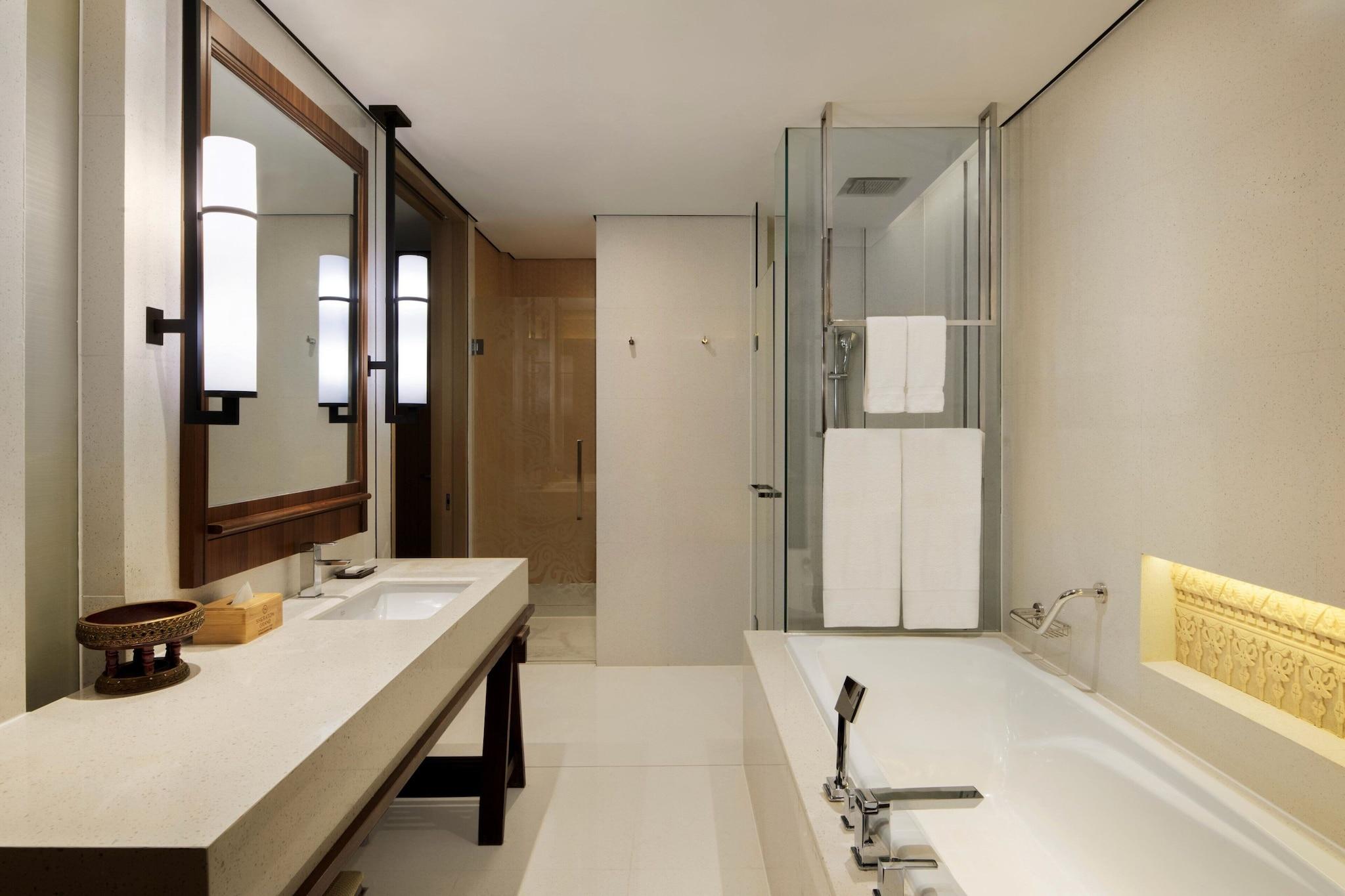 Double Deluxe King Bed